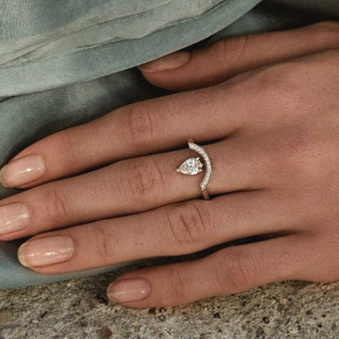 Bague Intrépide grand arc Poire 0.7ct pavée - Or blanc 18k - diamant éthique - Loyale Paris