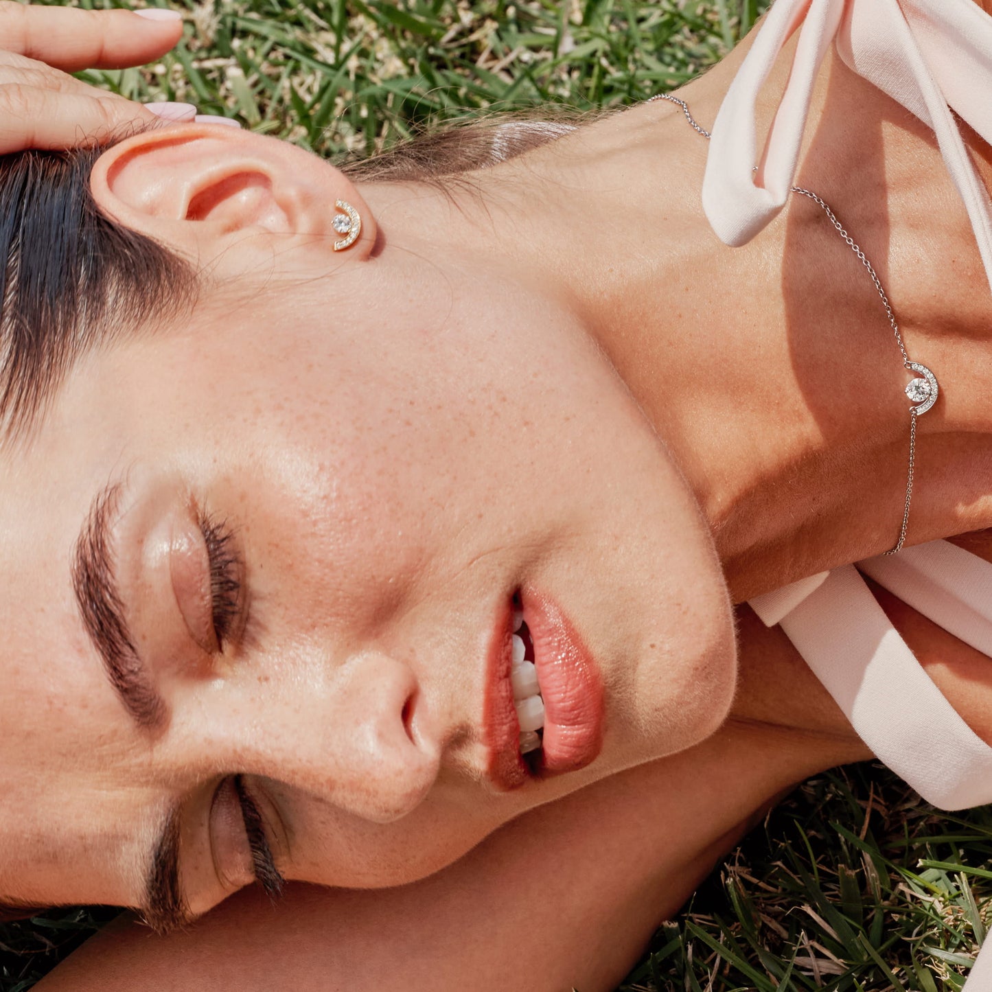 Boucles d oreilles Intrepide petit arc 0.25ct x2 pavée - Or rose 18k - diamant ethique - Loyale Paris - 6