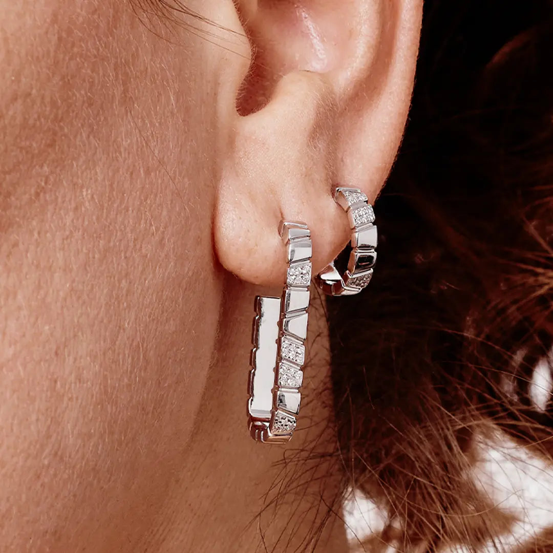 Boucles d'oreilles Ride & Love semi-pavées Small - Or blanc 18k - diamant éthique - Loyale Paris