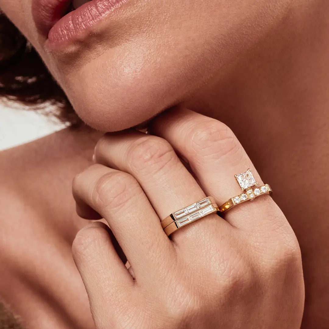 Solitaire Uraeus 0.7ct Princesse pavé - Or jaune 18k - diamant éthique - Loyale Paris