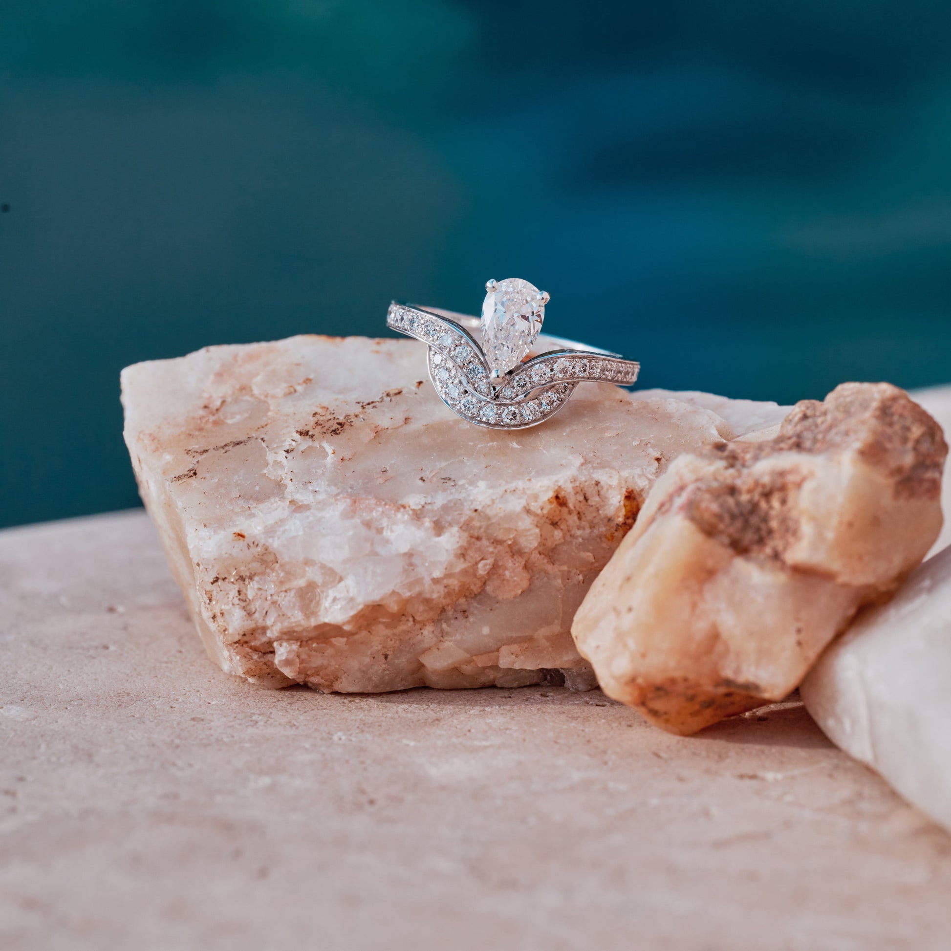 Bague Emblème 0.5ct Poire pavée - Or blanc 18k - diamant éthique - Loyale Paris