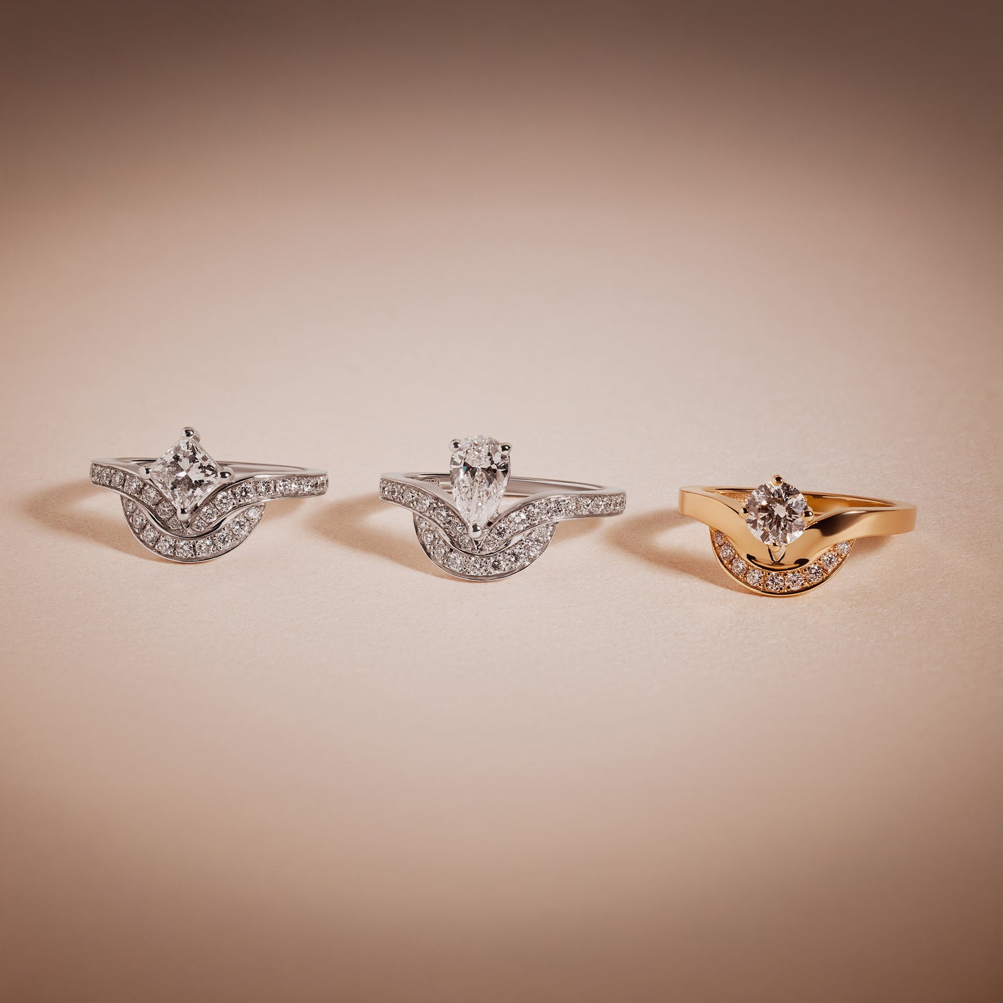 Bague_Embleme_1ct_Princesse_semi-pavee_-_Or_jaune_18k_-_diamant_ethique_-_Loyale_Paris_-_1