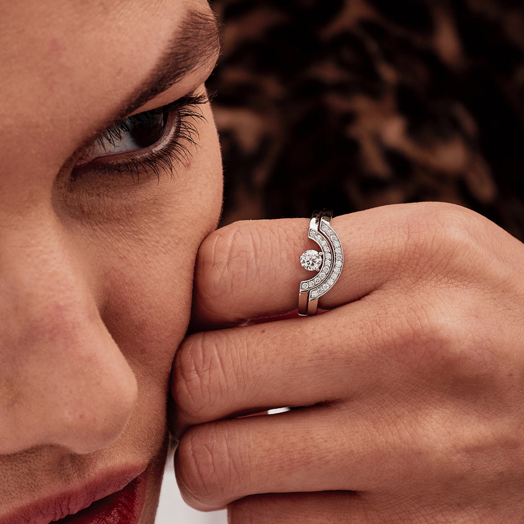 Bague Intrépide grand arc pavée - Or blanc 18k - diamant éthique - Loyale Paris