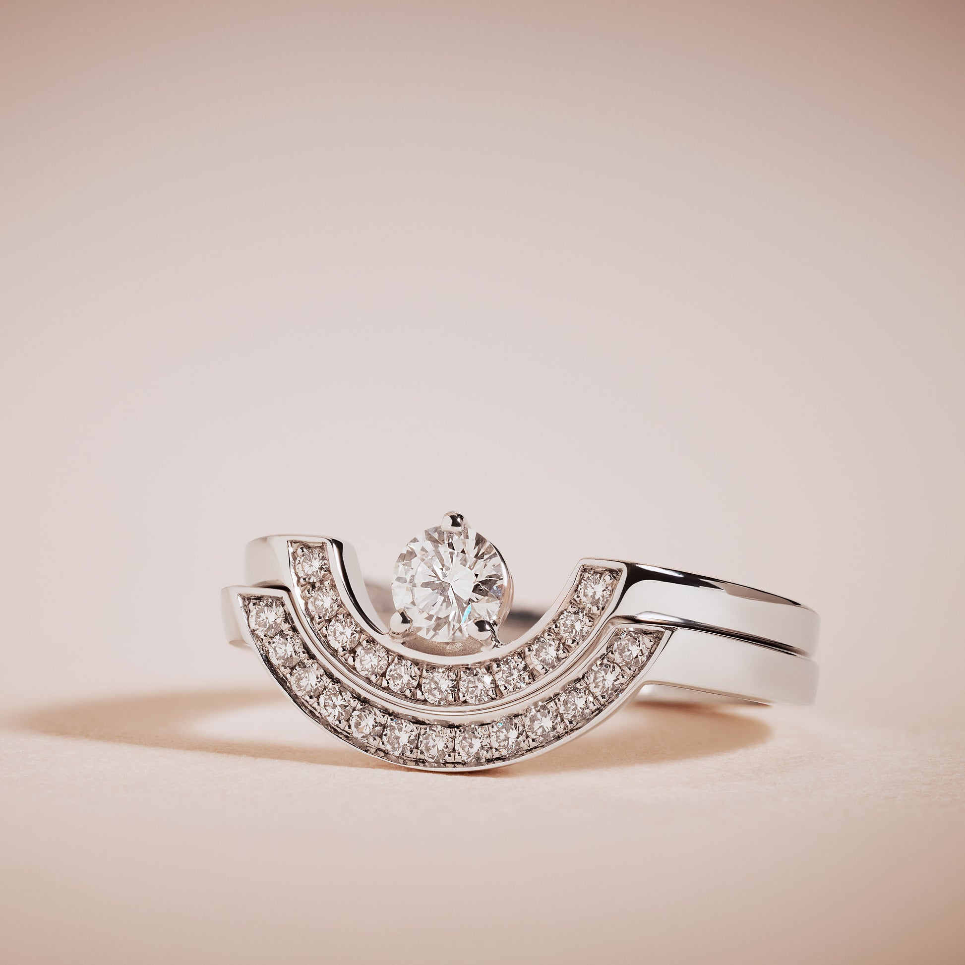 Bague Intrépide petit arc 0.25ct pavée - Or blanc 18k - diamant éthique - Loyale Paris