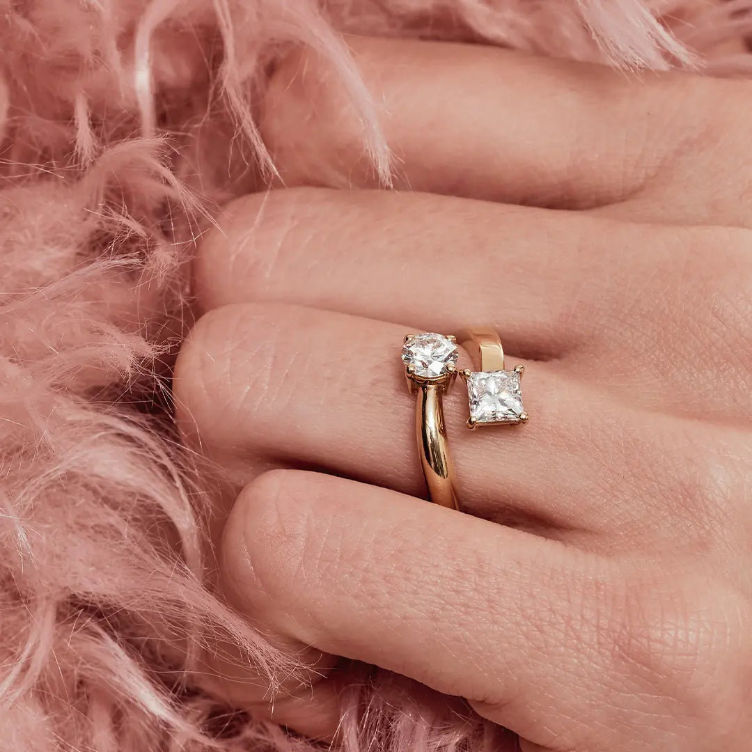 Bague Toi & Moi Twist 0.5ct Brillant 0.7ct Princesse - Or rose 18k - diamant éthique - Loyale Paris