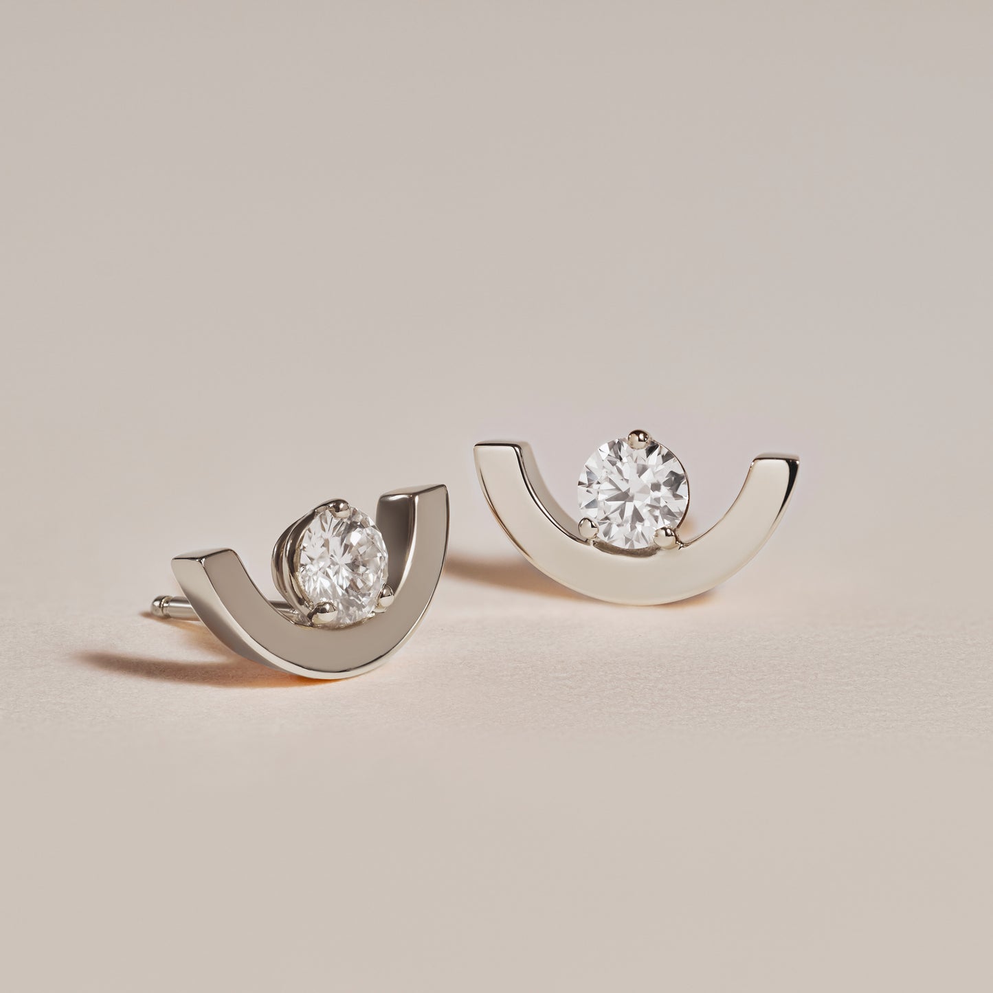 Boucles d oreilles Intrepide petit arc 0.25ct x2 - Or blanc 18k - diamant ethique - Loyale Paris - 4