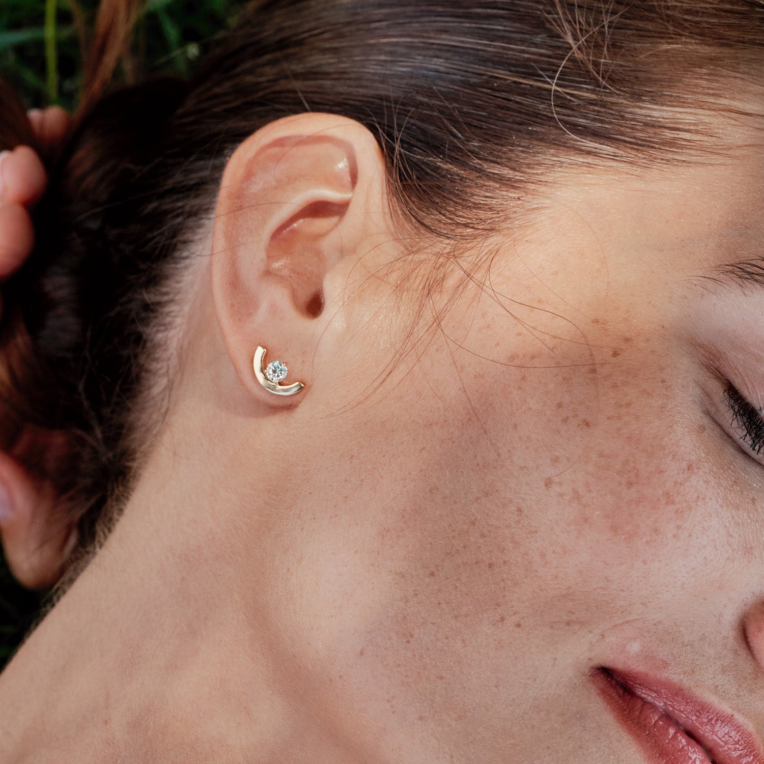 Boucles d oreilles Intrepide petit arc 0.25ct x2 - Or jaune 18k - diamant ethique - Loyale Paris - 3