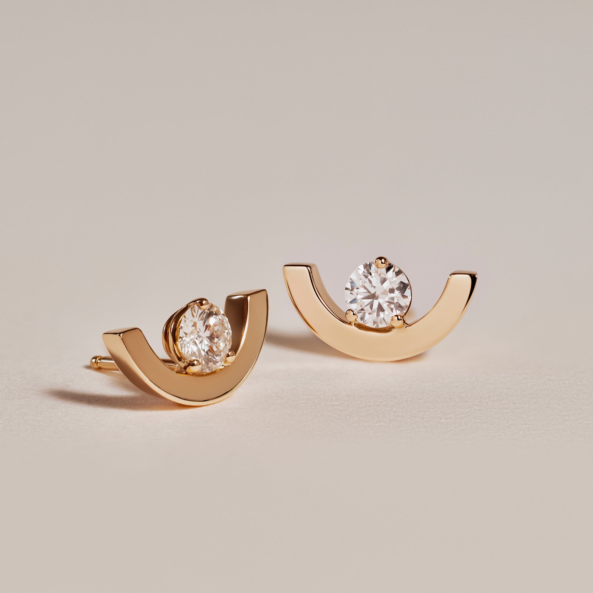 Boucles d oreilles Intrepide petit arc 0.25ct x2 - Or jaune 18k - diamant ethique - Loyale Paris - 4