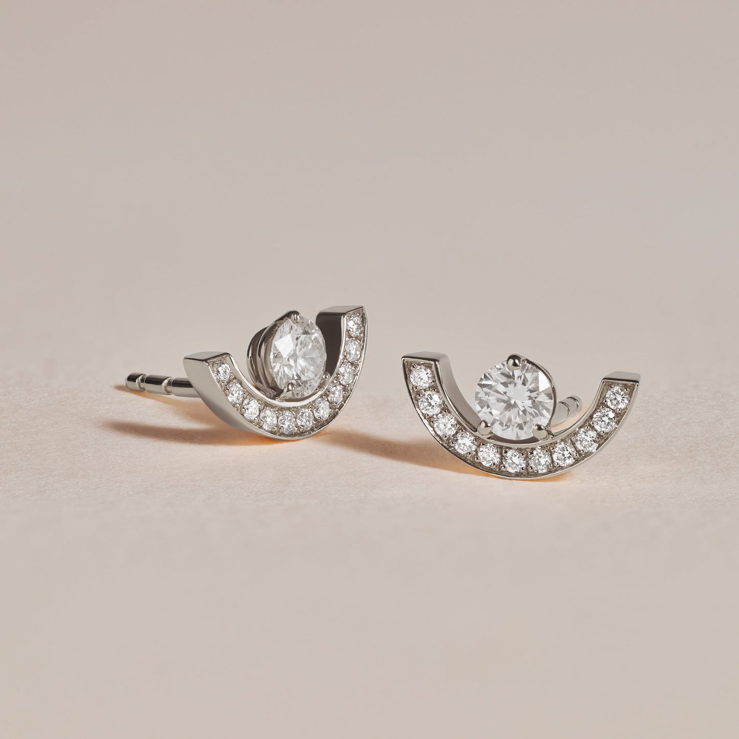 Boucles d oreilles Intrepide petit arc 0.25ct x2 pavée - Or blanc 18k - diamant ethique - Loyale Paris - 3