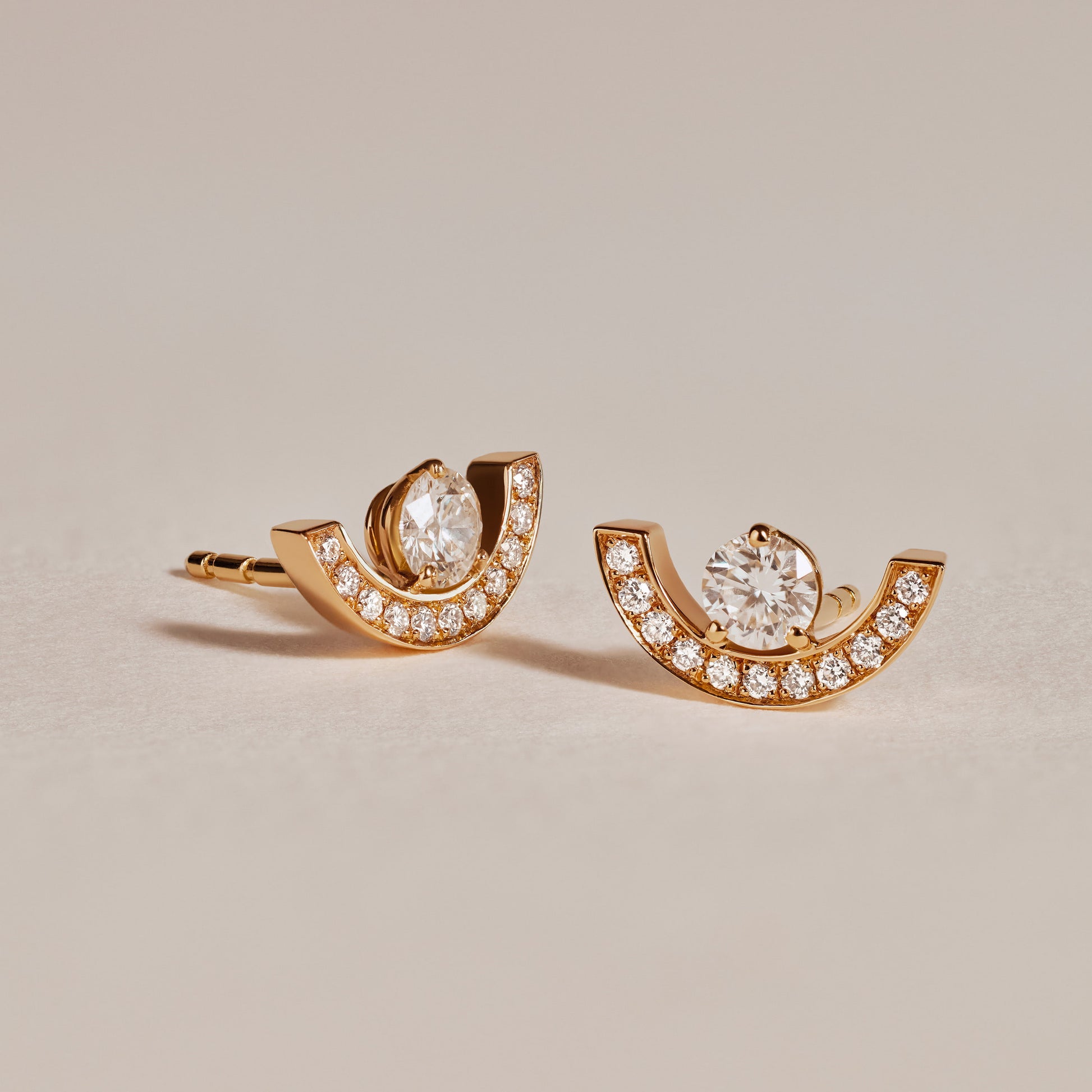 Boucles d oreilles Intrepide petit arc 0.25ct x2 pavée - Or jaune 18k - diamant ethique - Loyale Paris - 3