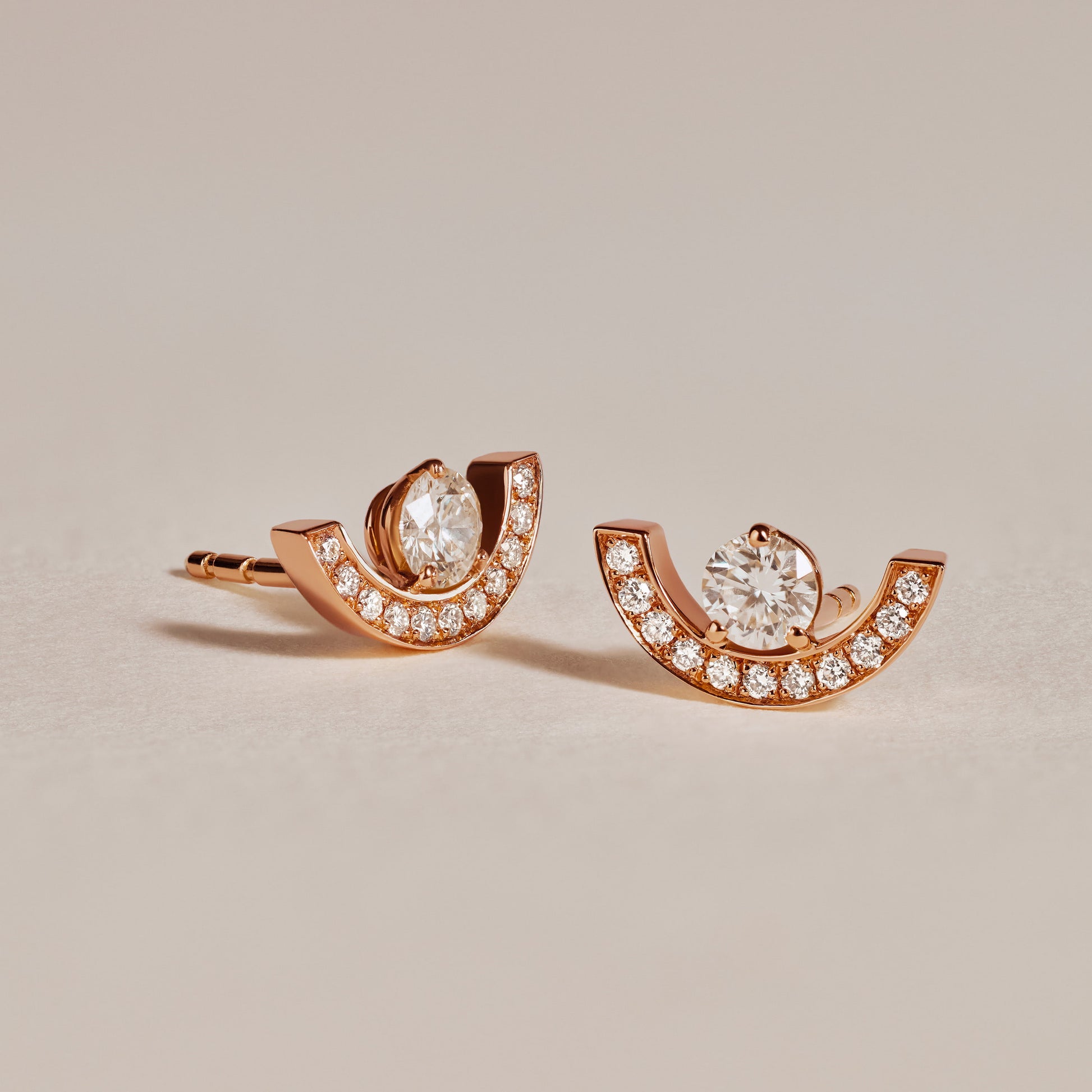 Boucles d oreilles Intrepide petit arc 0.25ct x2 pavée - Or rose 18k - diamant ethique - Loyale Paris - 4