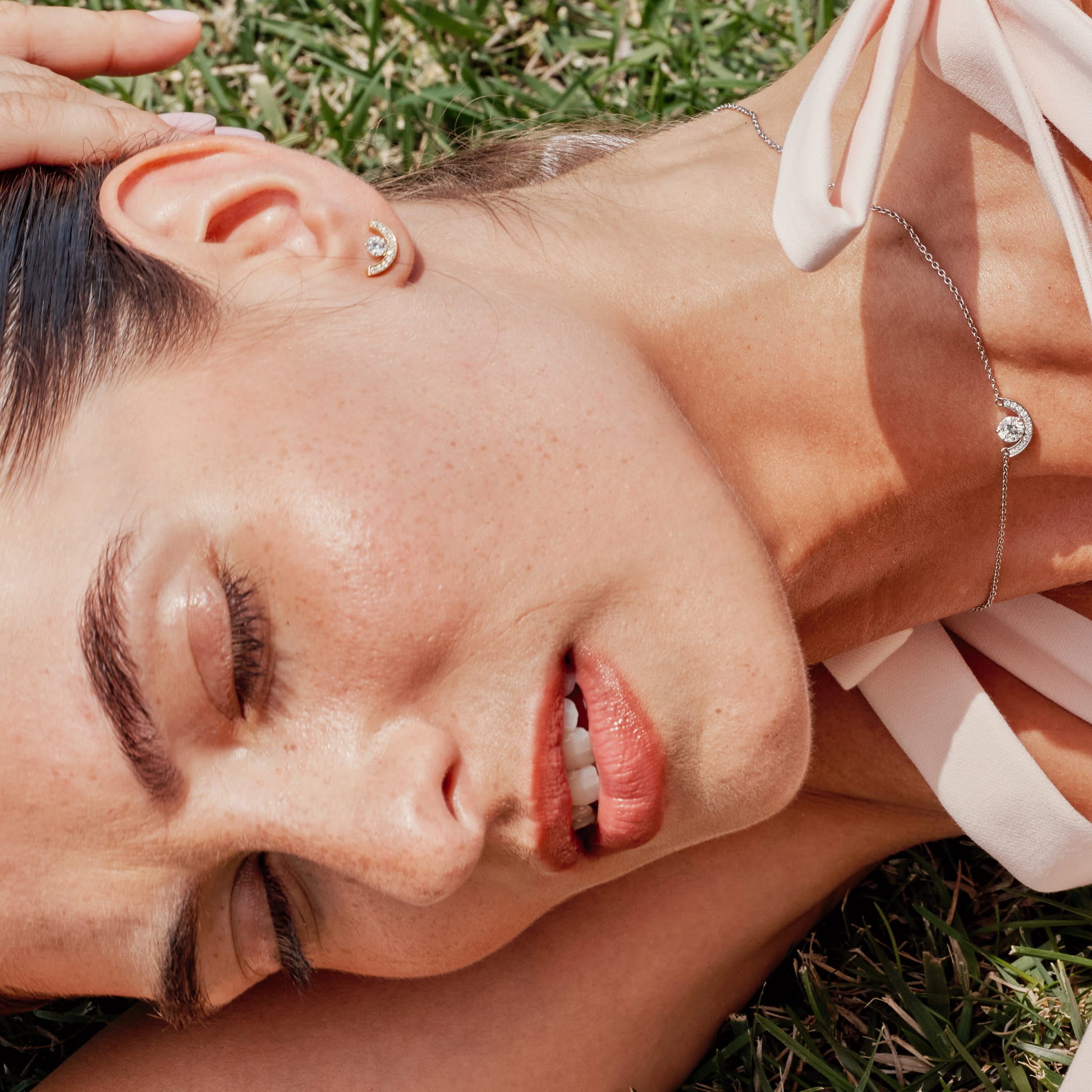 Boucles d oreilles Intrepide petit arc 0.25ct x2 pavée - Or rose 18k - diamant ethique - Loyale Paris - 6