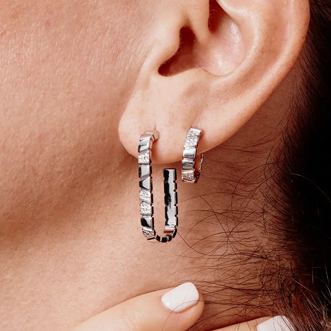 Boucles d'oreilles Ride & Love semi-pavées Small - Or blanc 18k - diamant éthique - Loyale Paris