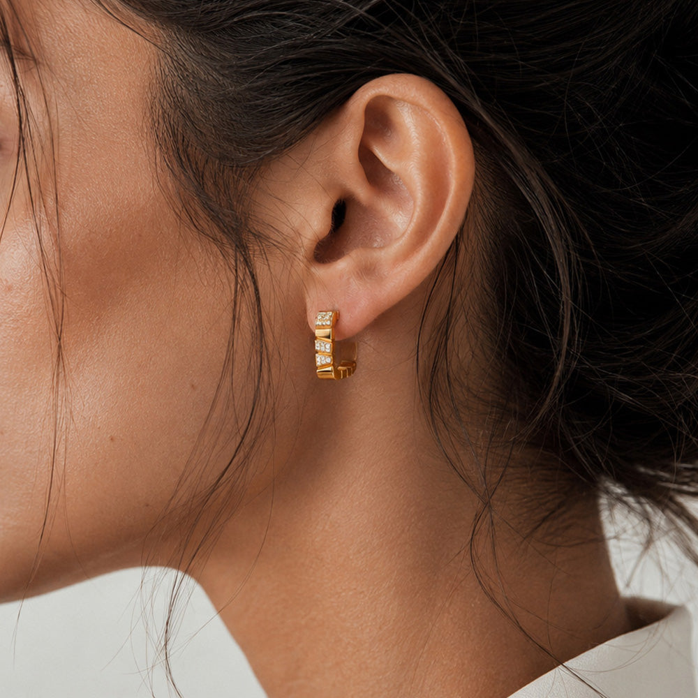 Boucles d'oreilles Ride & Love semi-pavées Carrées - Or Jaune 18k - diamant éthique - Loyal.e Paris