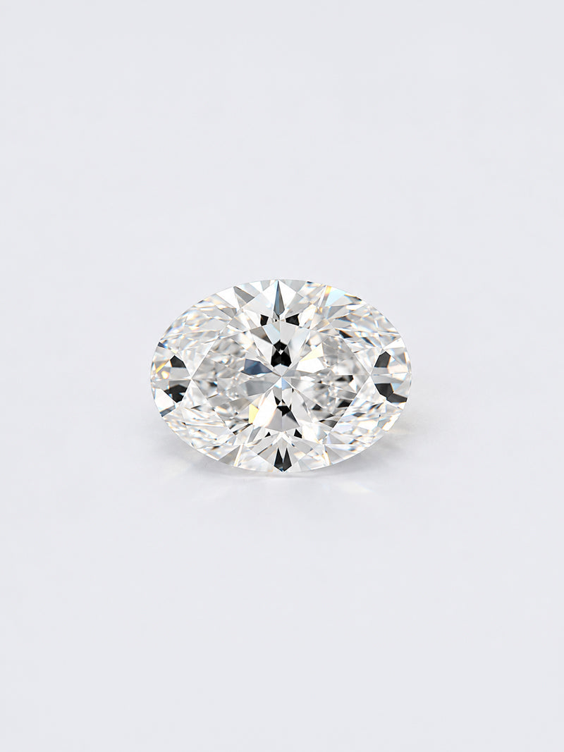 Diamant éthique de taille ovale sur fond blanc par la maison de joaillerie Loyal.e Paris
