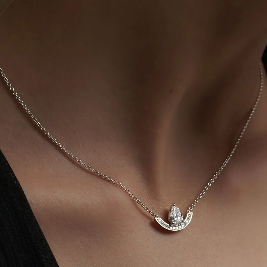 Pendentif Intrépide grand arc Poire 0.7ct pavé - Or blanc 18k - diamant éthique - Loyale Paris