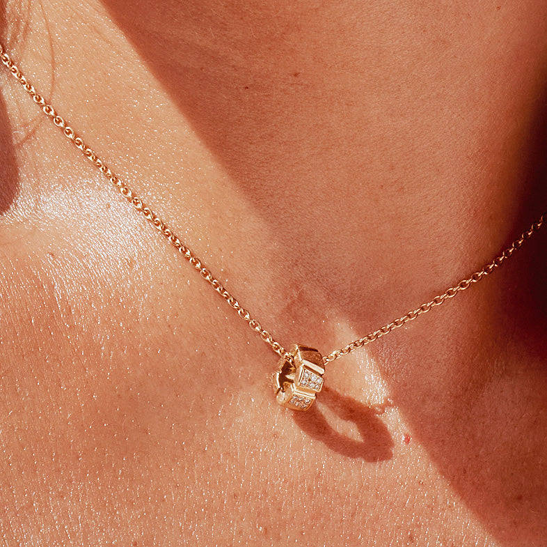 Pendentif Ride & Love pavé Small - Or blanc 18k - diamant éthique - Loyale Paris