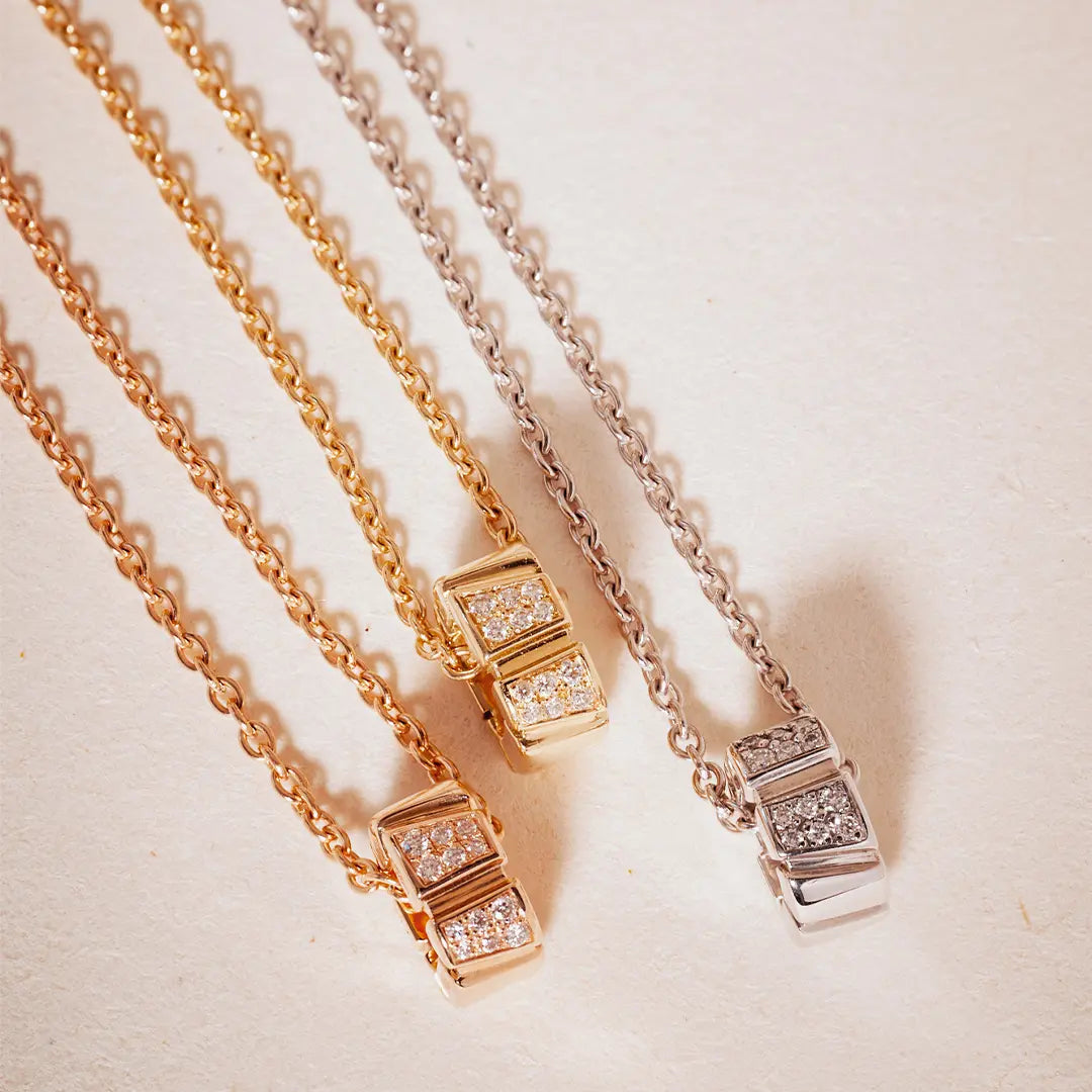 Pendentif Ride & Love semi-pavé Medium - Or blanc 18k - diamant éthique - Loyale Paris