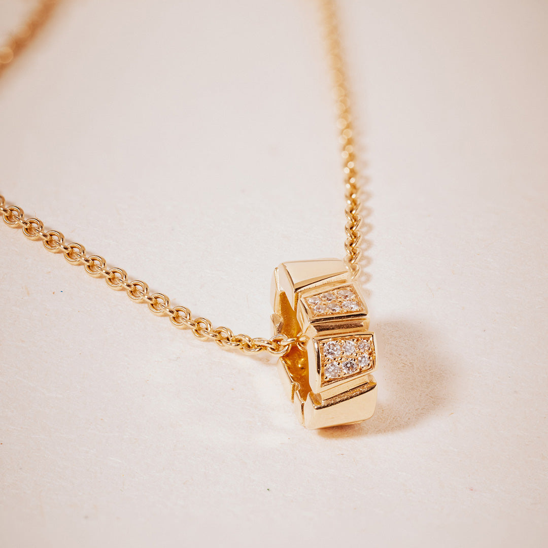 Pendentif Ride & Love semi-pavé Medium - Or jaune 18k - diamant éthique - Loyale Paris