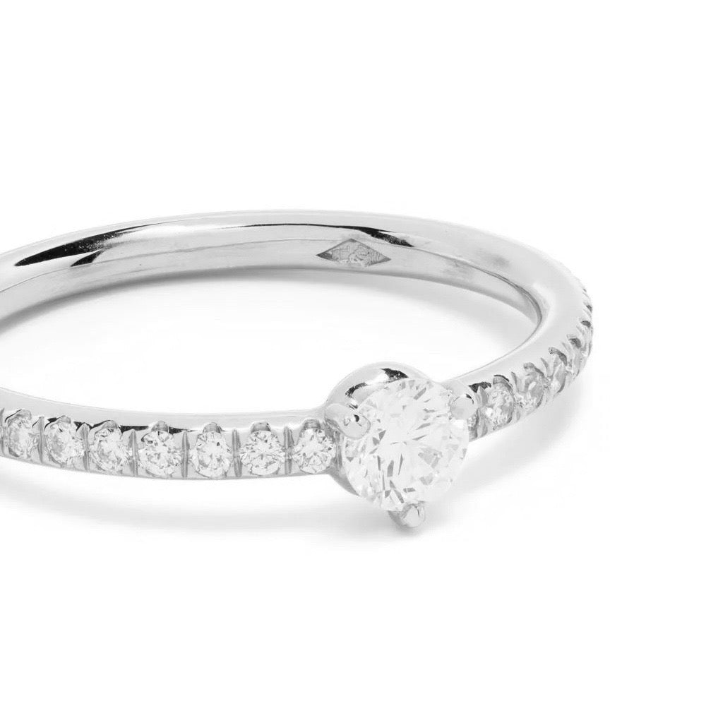 Solitaire Absolu.e 0.25ct pavé - Or blanc 18k - diamant éthique - Loyale Paris