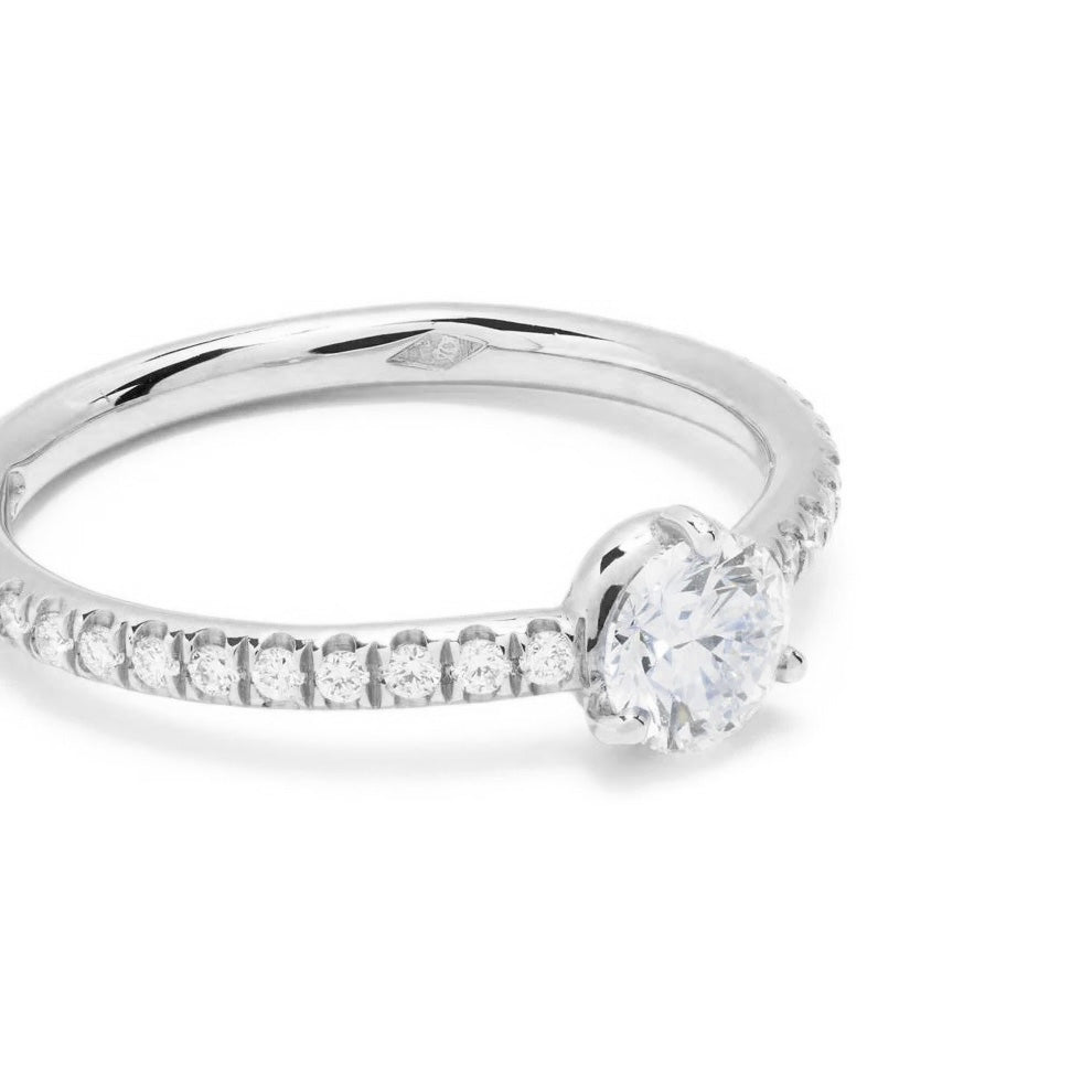 Solitaire Absolu.e 0.5ct pavé - Or blanc 18k - diamant éthique - Loyale Paris