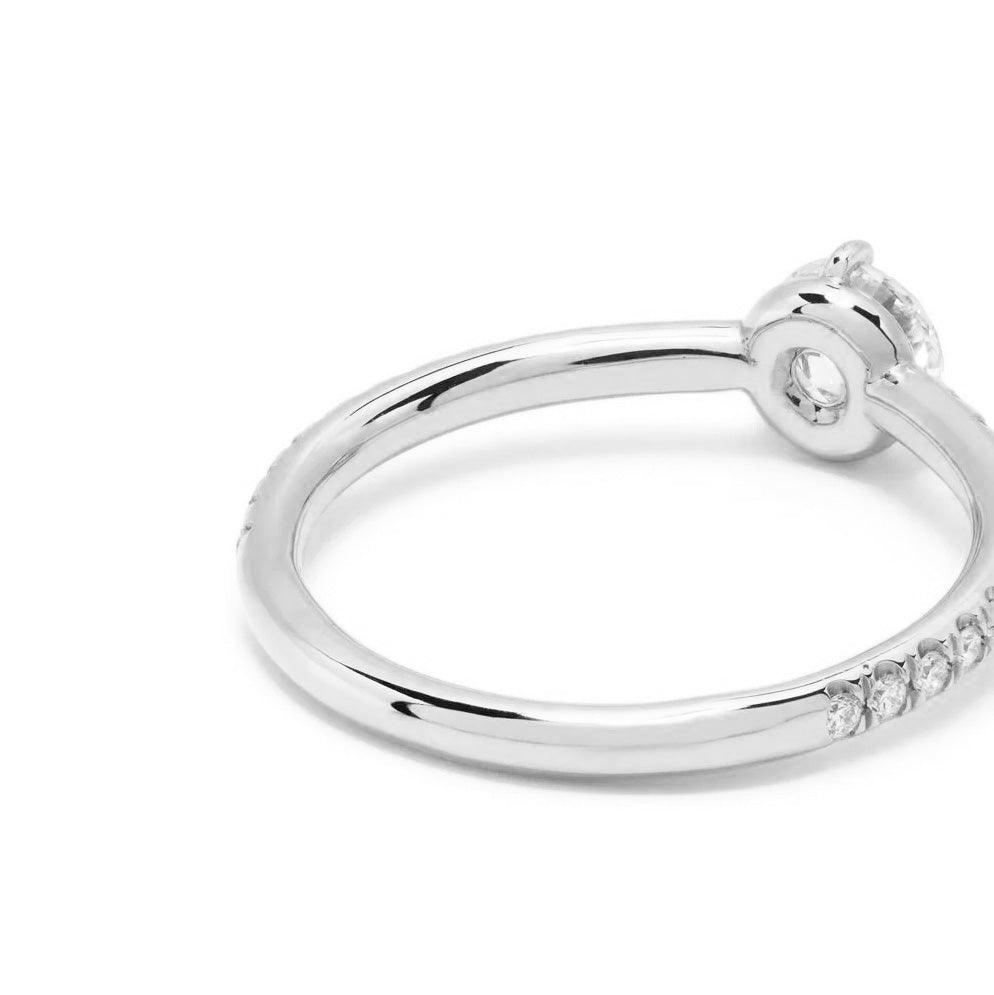 Solitaire Absolu.e 0.5ct pavé - Or blanc 18k - diamant éthique - Loyale Paris