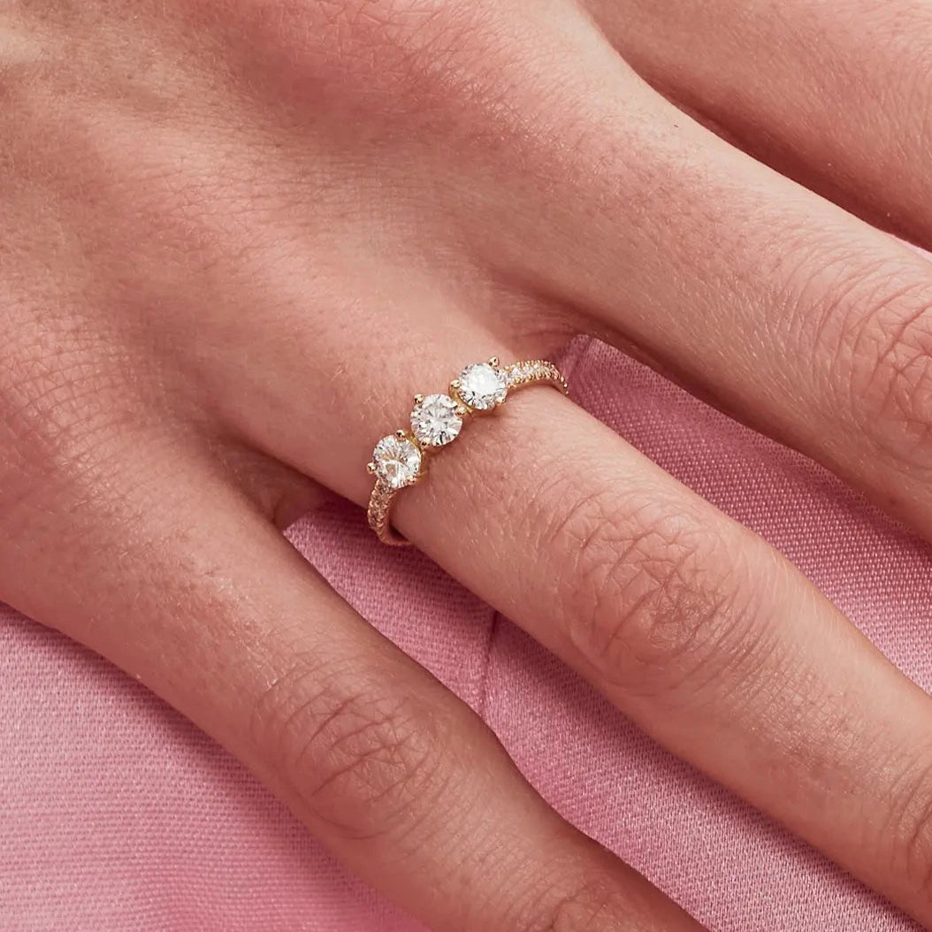 Solitaire Absolu.e Encore Plus 0.25ct pavé - Or jaune 18k - diamant éthique - Loyale Paris