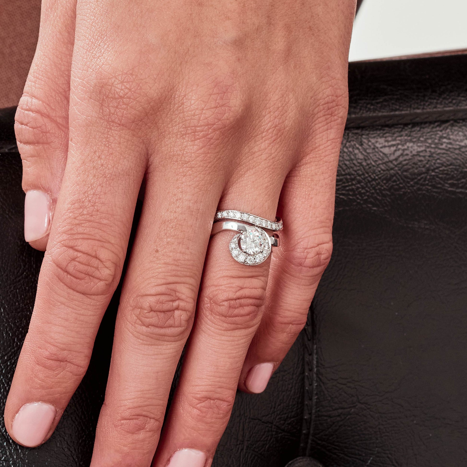 Solitaire Amour Éternel 0.7ct semi-pavé - Or blanc 18k - diamant éthique - Loyale Paris