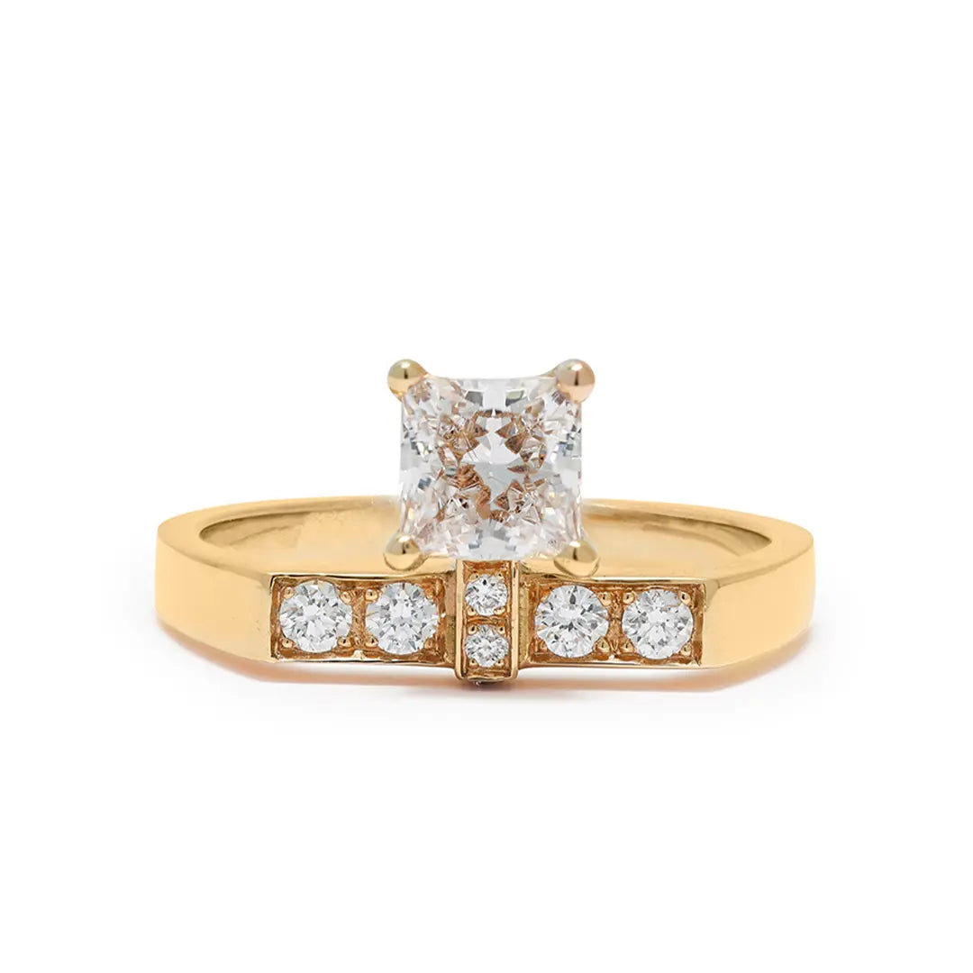 Solitaire Uraeus 0.7ct Princesse pavé - Or jaune 18k - diamant éthique - Loyale Paris