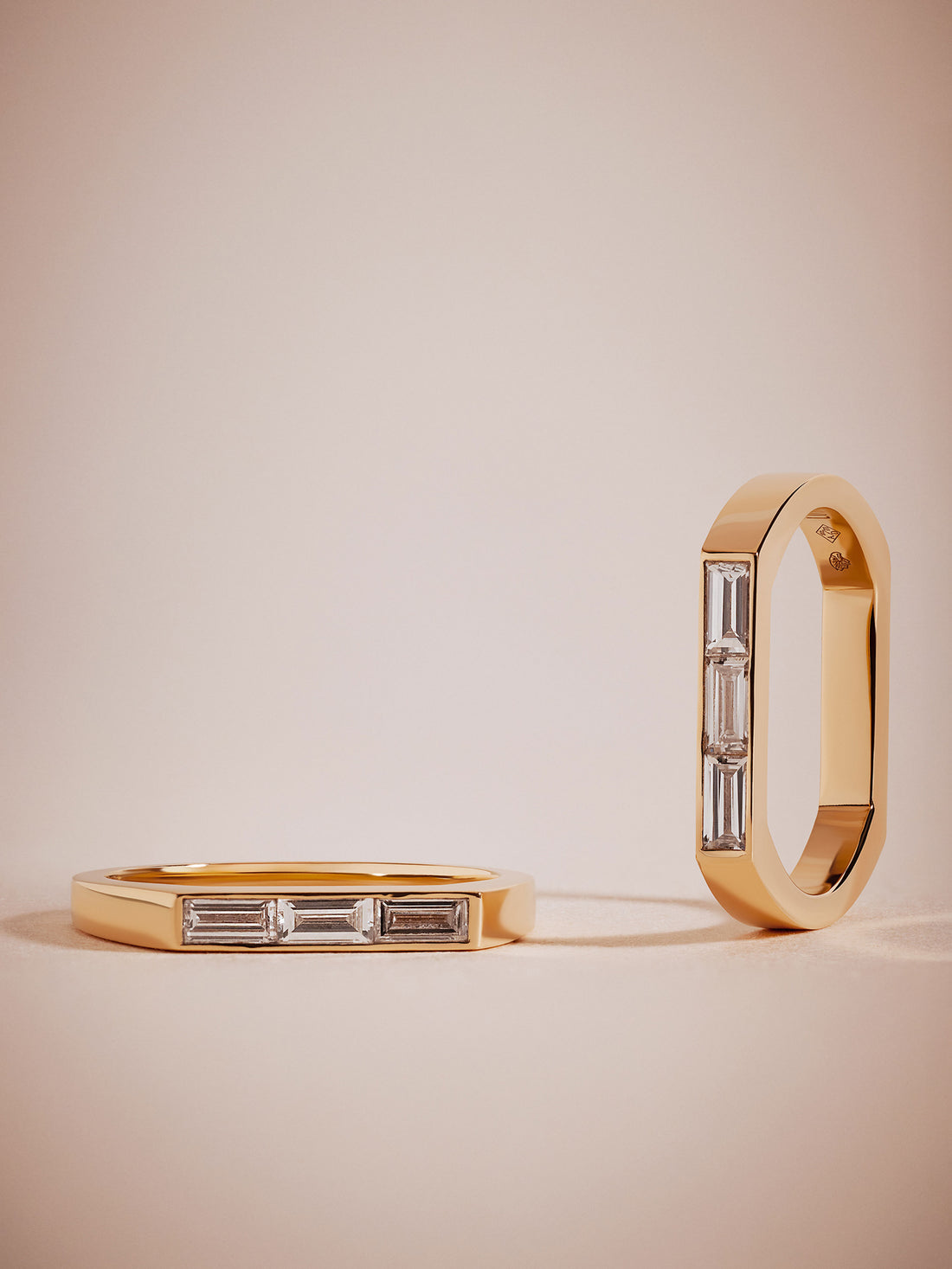 Artisanal recycled 18k gold ring with lab-grown baguette diamond French-made