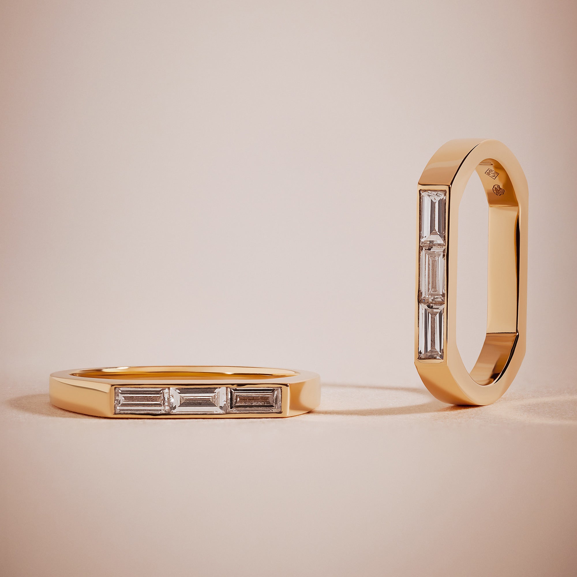 Artisanal recycled 18k gold ring with lab-grown baguette diamond French-made