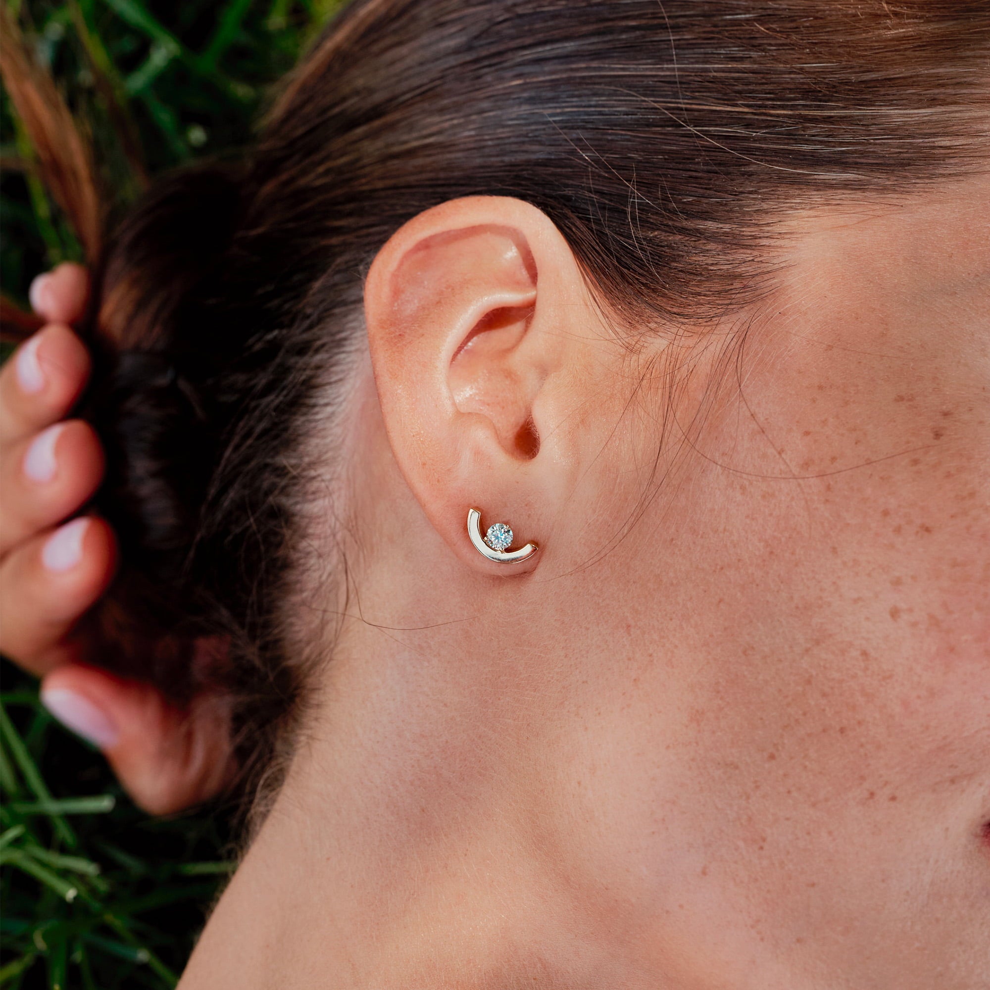 Bague de joaillerie en or blanc 18k avec solitaire diamant de laboratoire et or recyclé fabriquée en France