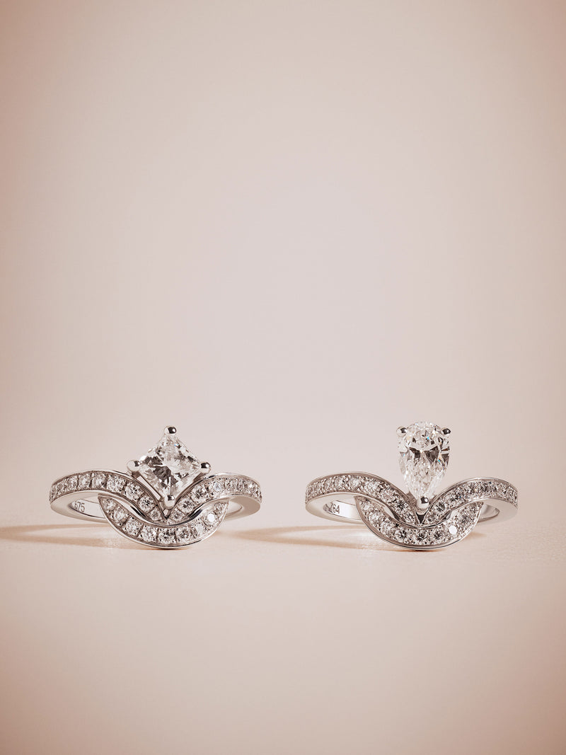 Bagues de la collection Emblème en or blanc palladié recyclé pavées de diamants de synthèse créées par la maison de joaillerie française Loyal e Paris