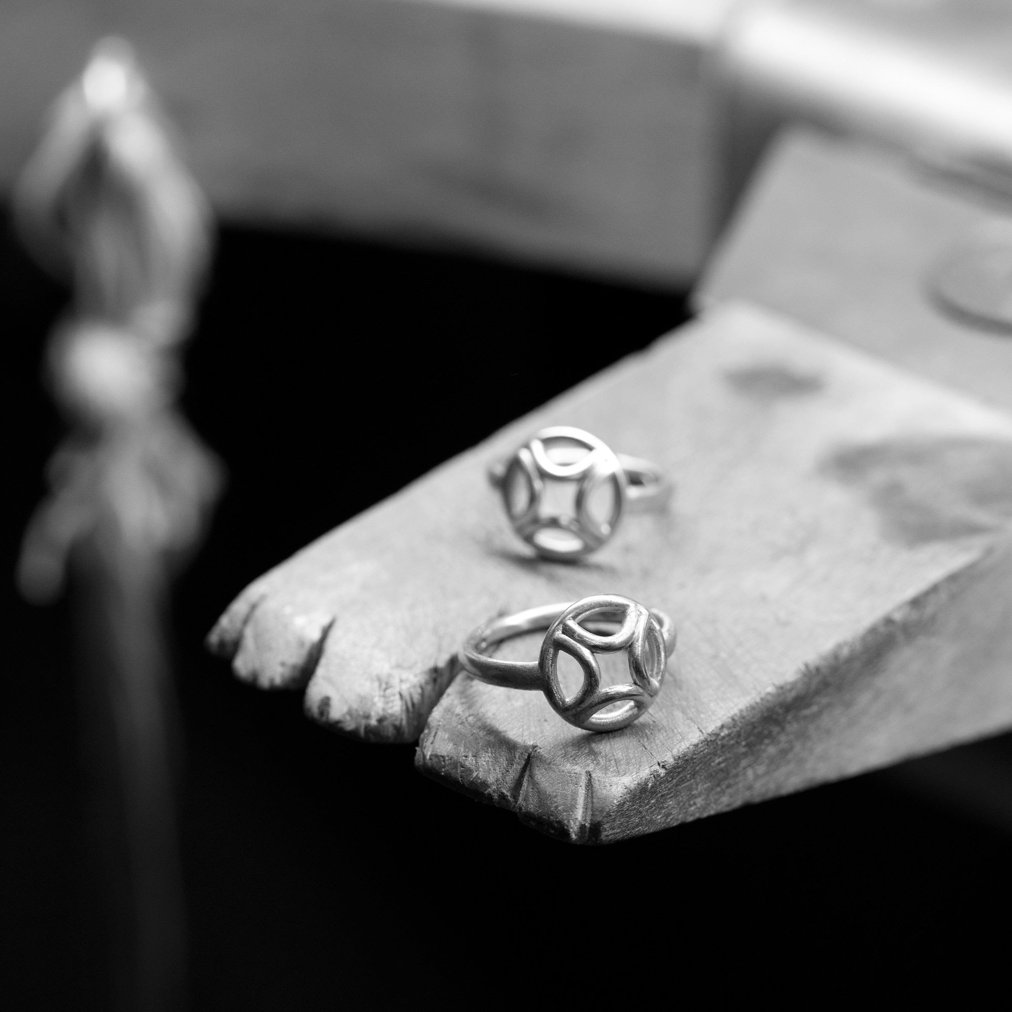 Bague fine fait main en or recyclé 18k avec diamant de laboratoire éthique fabriqué en France