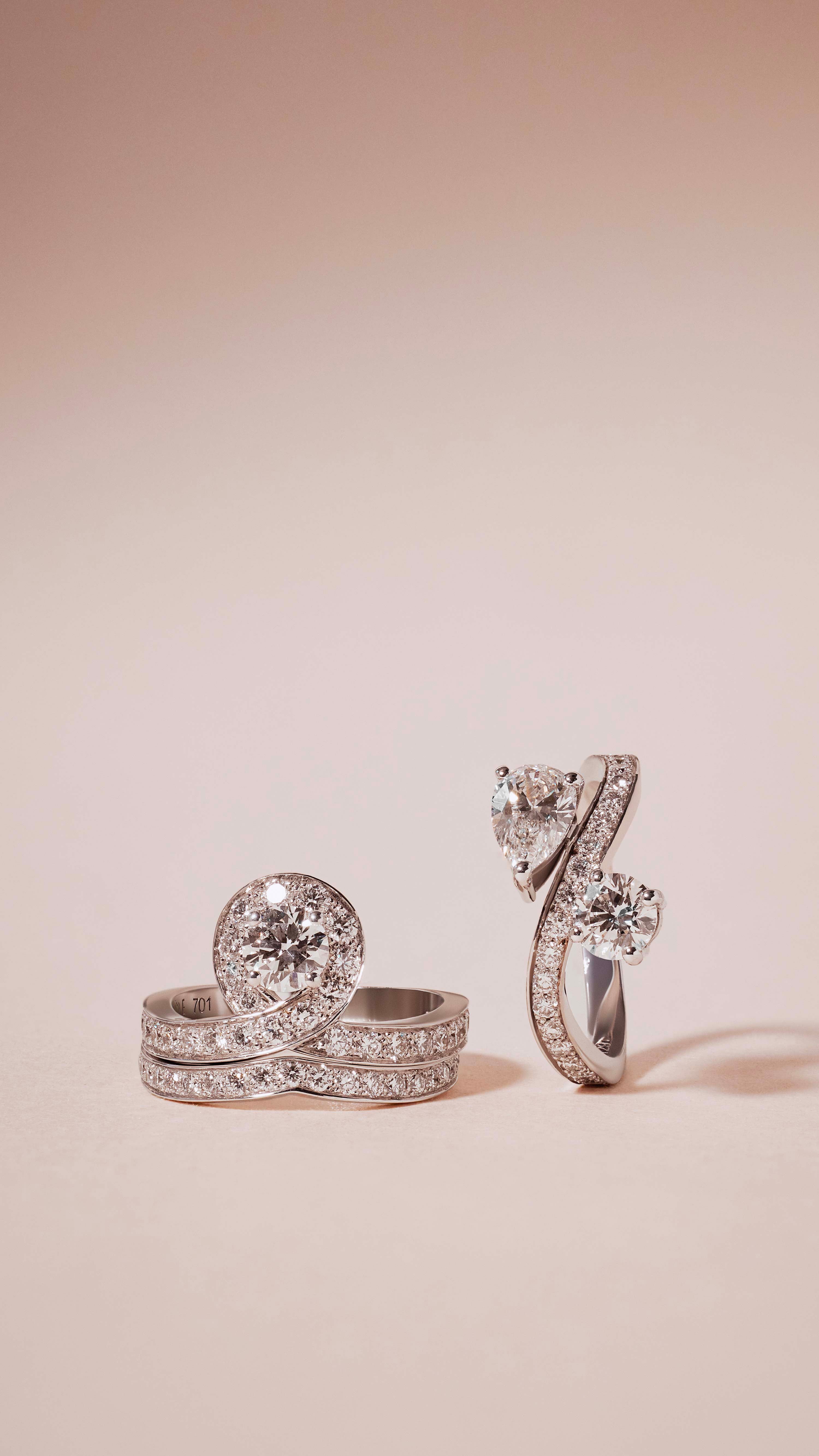 Bague en or recyclé 18k fabriquée à la main en France avec diamant de laboratoire éthique rond brilland et poire