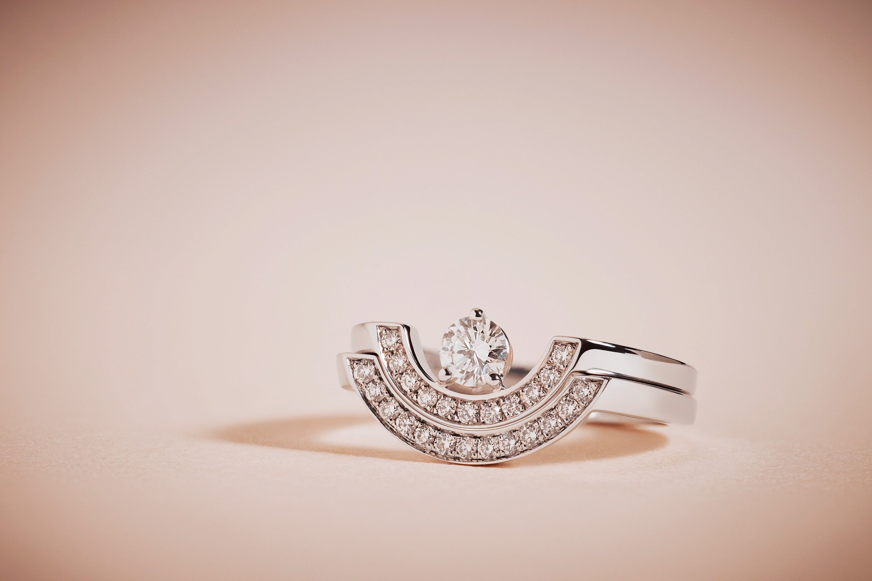 Bague joaillerie en or blanc 18k avec diamant de synthèse solitaire