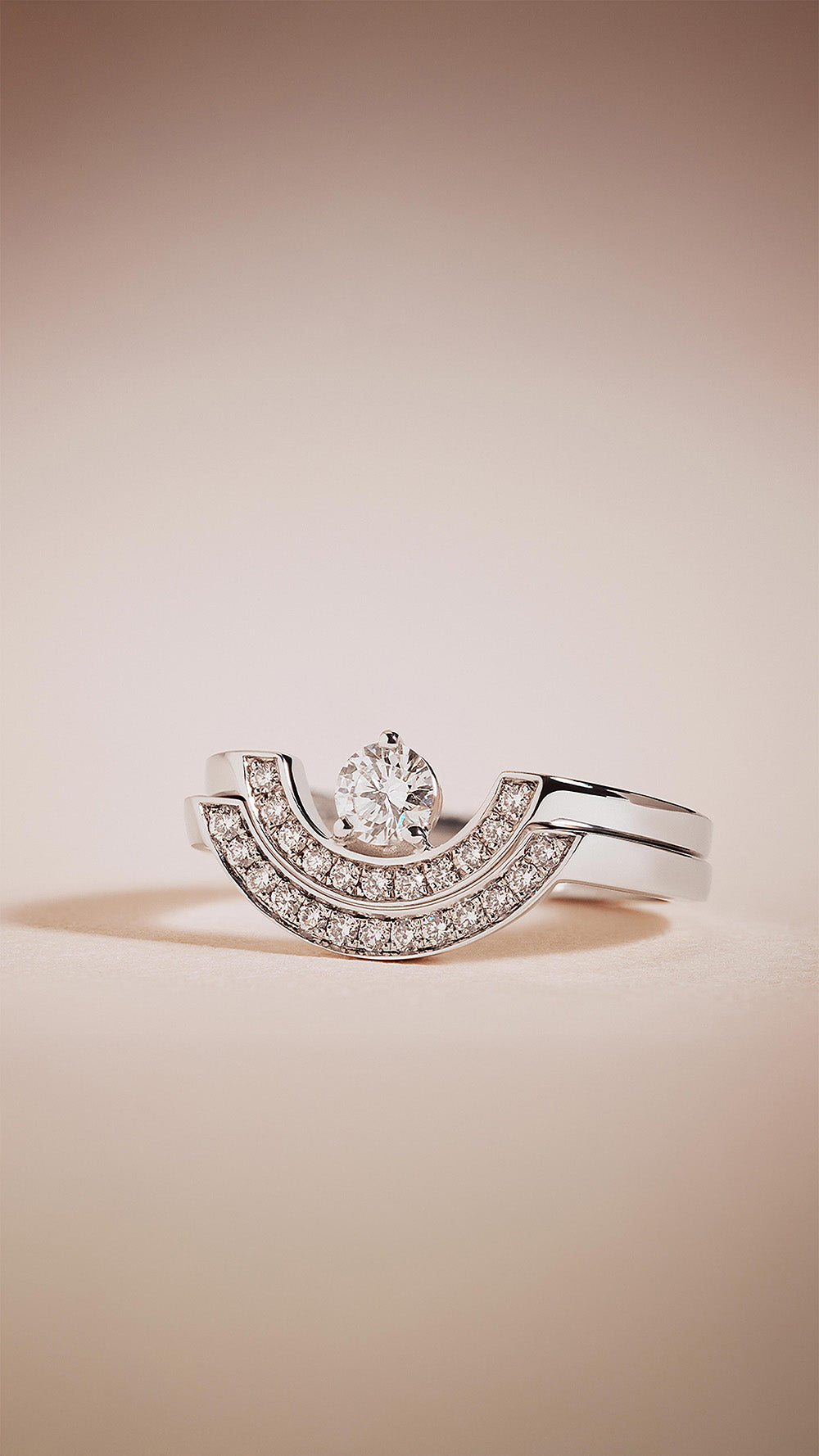 Bague joaillerie en or blanc 18k avec diamant de synthèse solitaire