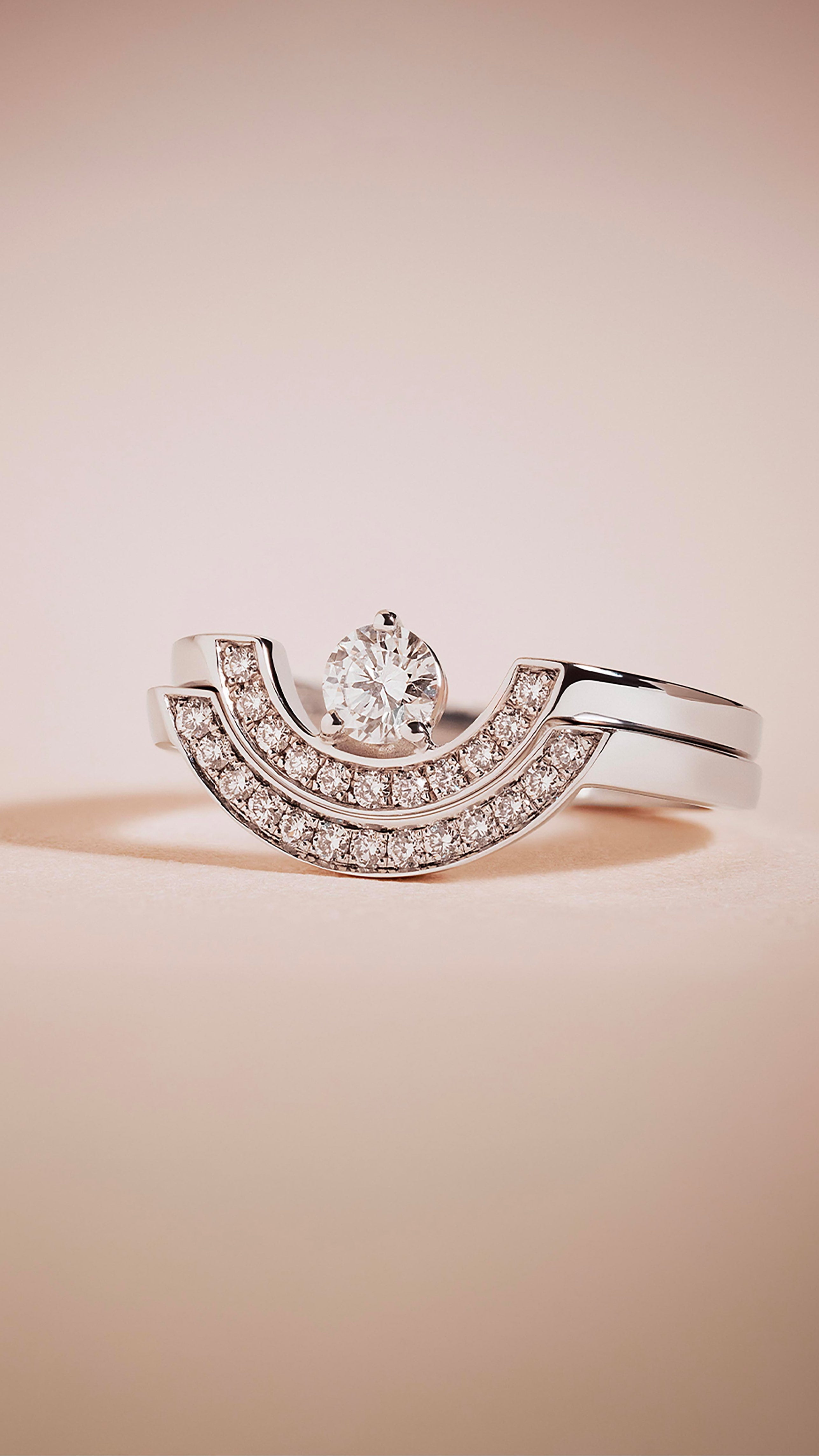 Bague joaillerie en or blanc 18k avec diamant de synthèse solitaire