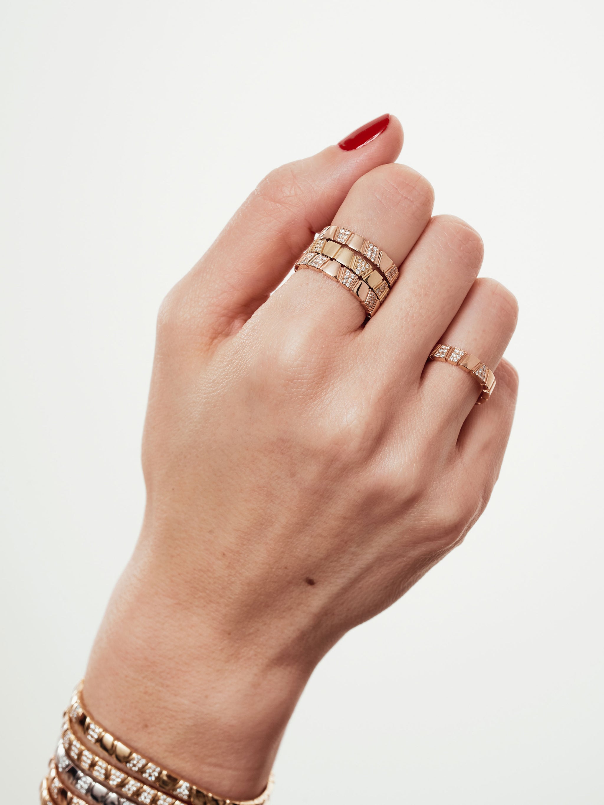 Bague en or recyclé 18k fabriquée à la main en France avec diamant de laboratoire éthique et durable