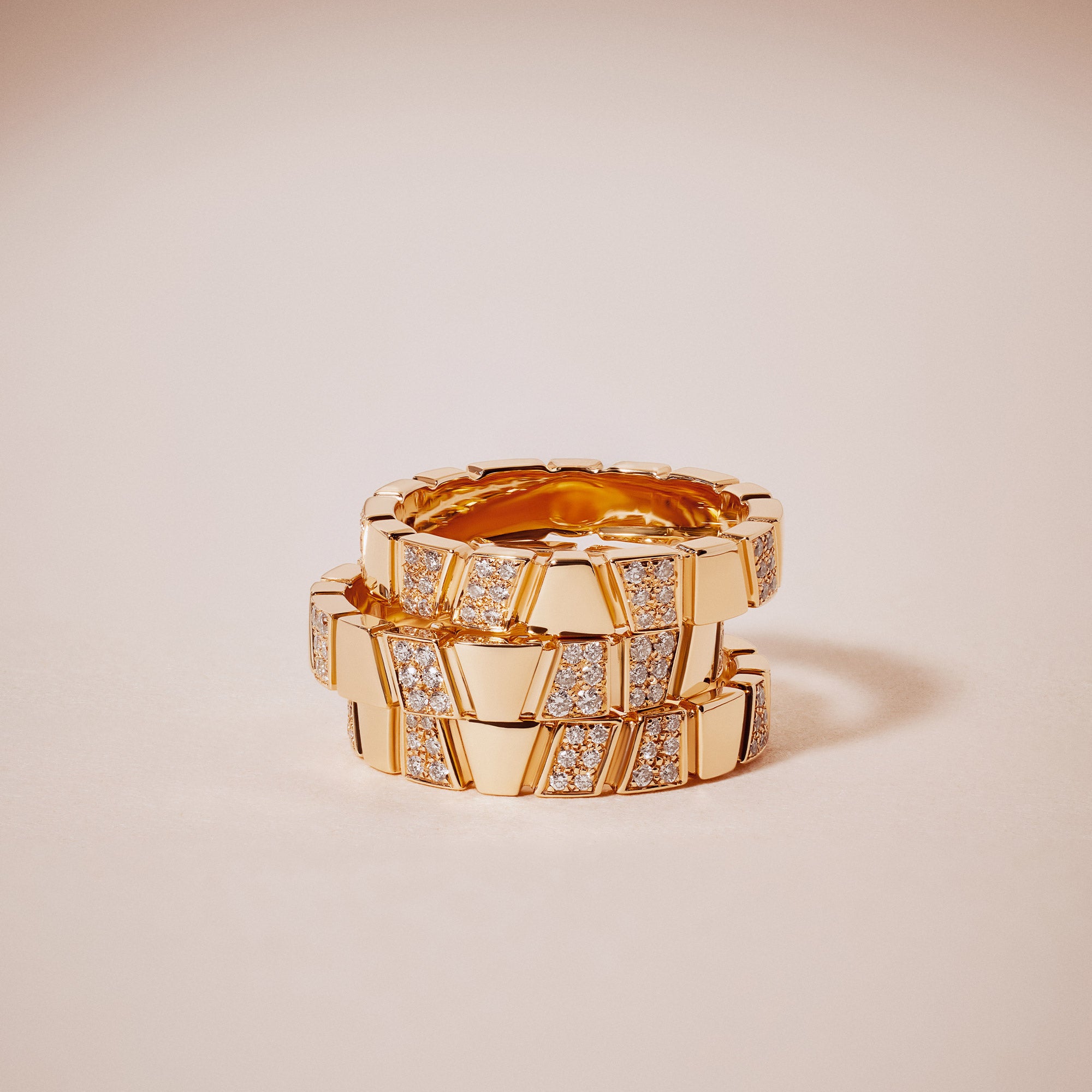 bagues ride and love stacking or jaune recyclé 18k pavé de diamants synthétiques maison de joaillerie loyale paris