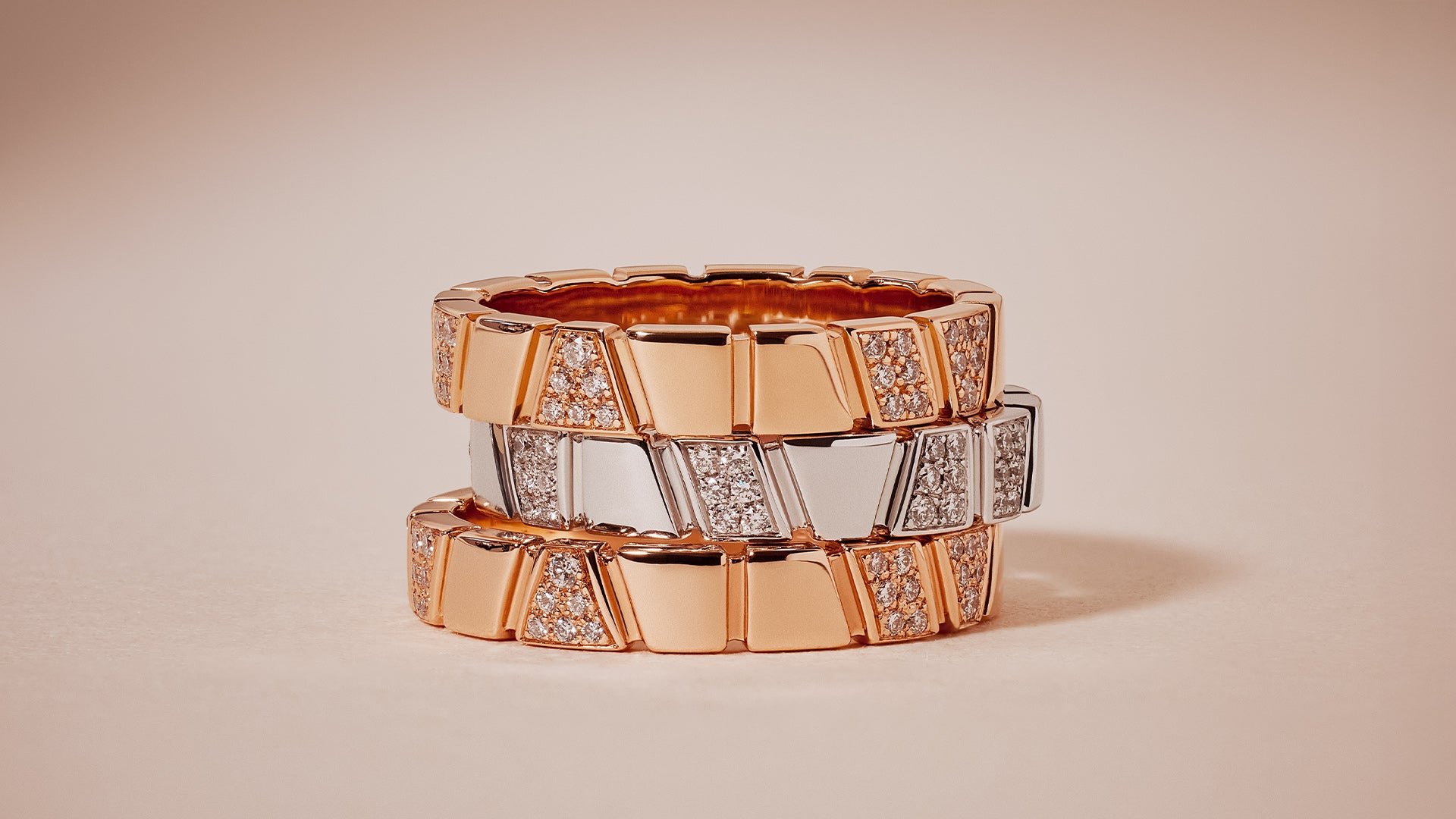 bagues ride and love stacking or recyclé 18k pavé de diamants synthétiques maison de joaillerie loyale paris