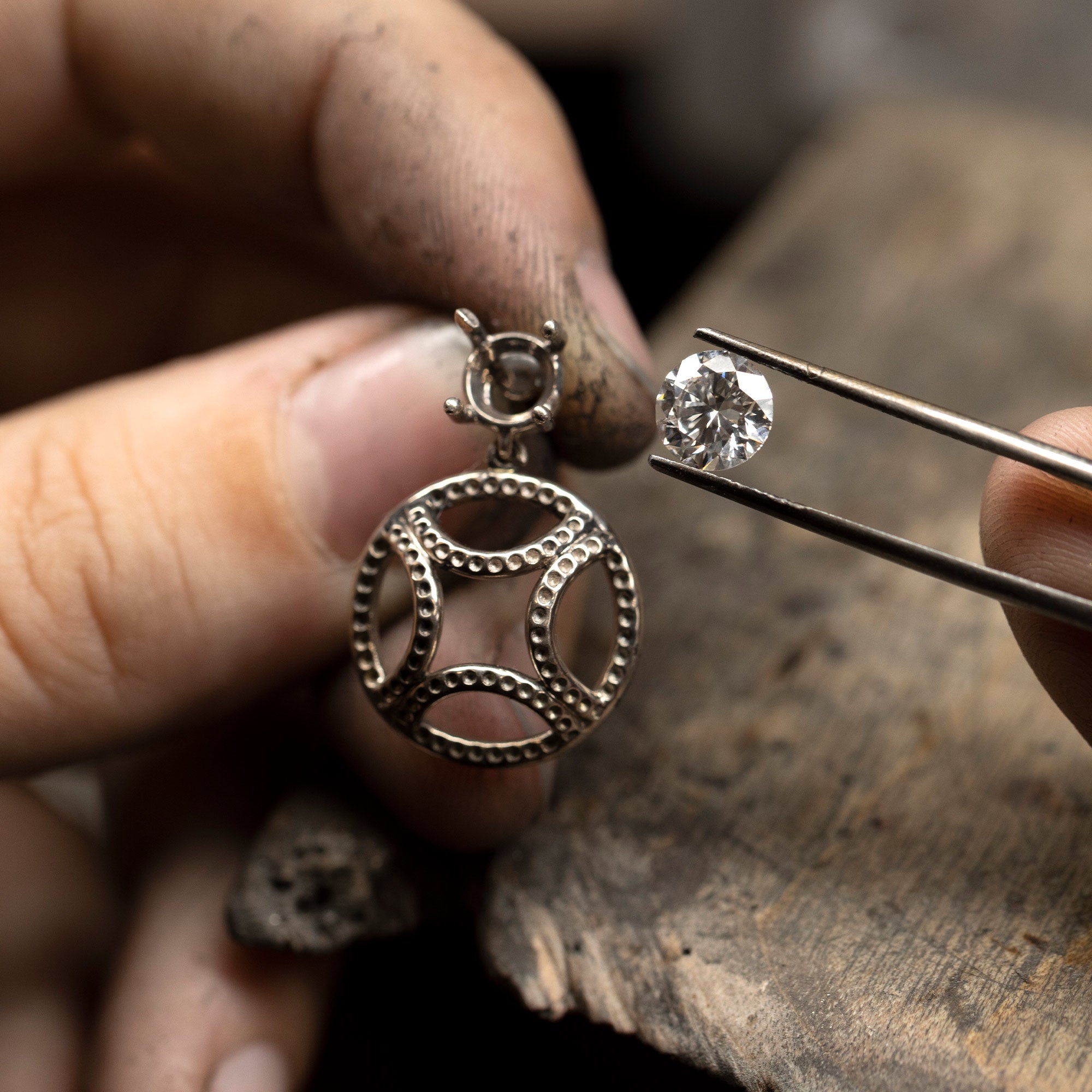 French ethical jewelry workshop using 18k recycled gold with colorless lab-gown diamonds created in a climate-neutral certified laboratory