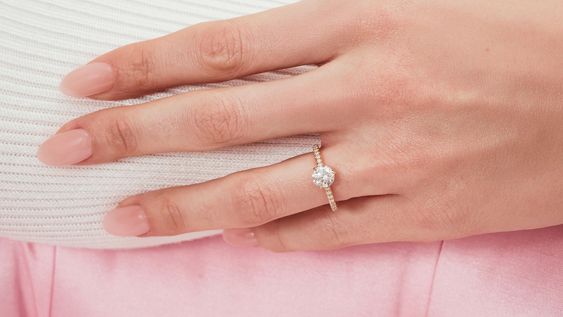 comment choisir sa bague de fiançailles collection absolue pavé 1 carrat maison de joaillerie loyale paris