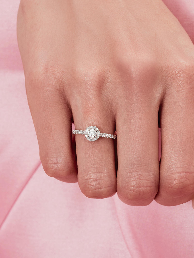 comment choisir son diamant bague absolue couronne pavé de diamants or blanc palladié maison de joaillerie loyale paris