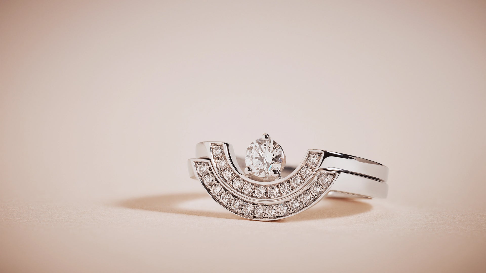 comment choisir son diamant bague intrépide pavé or blanc maison de joaillerie française loyale paris