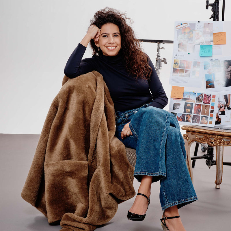 Maïssa créatrice et fondatrice de la maison de joaillerie Loyal.e Paris présentant la collection Uraeus.