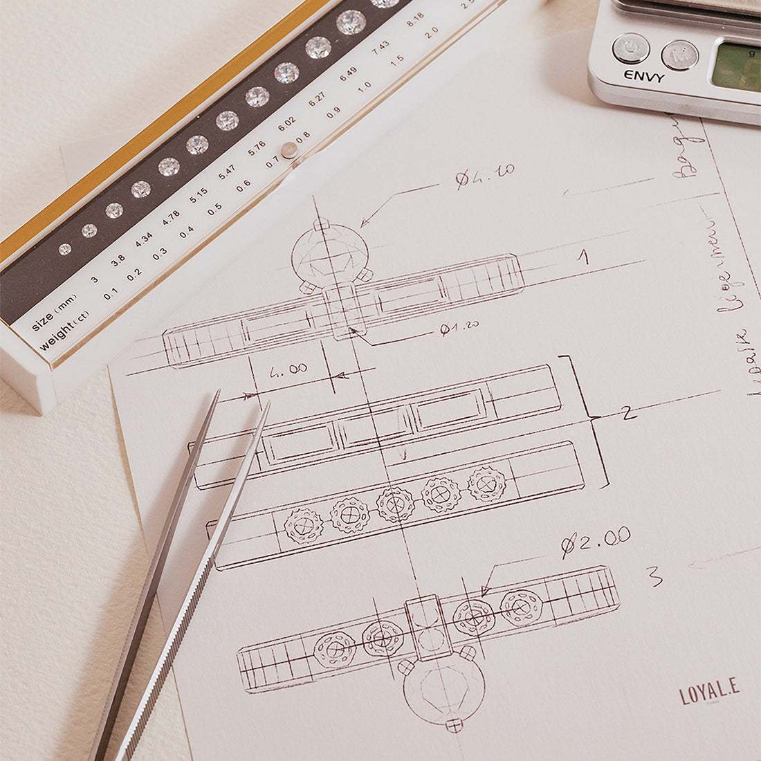 Diamants de laboratoire certifiés neutre pour le climat montés sur pièces à la main en France