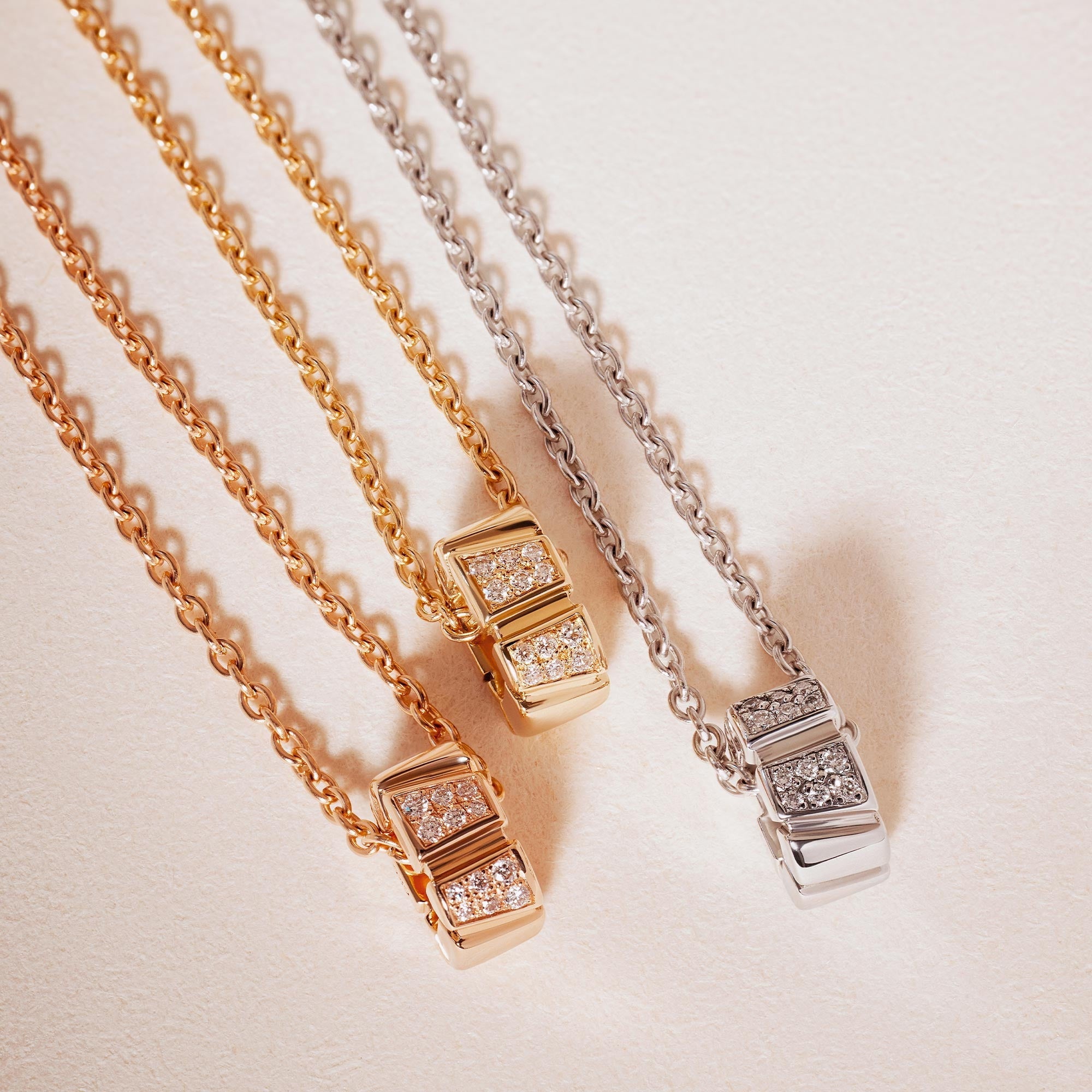 pendentifs ride and love or recyclé 18k diamants de synthèse maison de joaillerie loyale paris