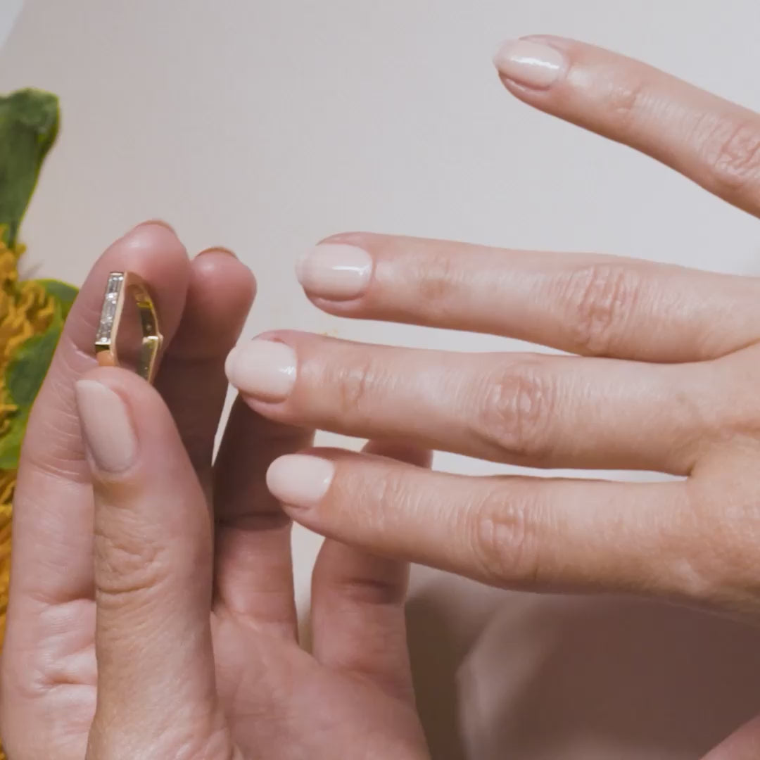 Alliance Uraeus droite Baguette - Or jaune 18k - diamant éthique - Loyale Paris