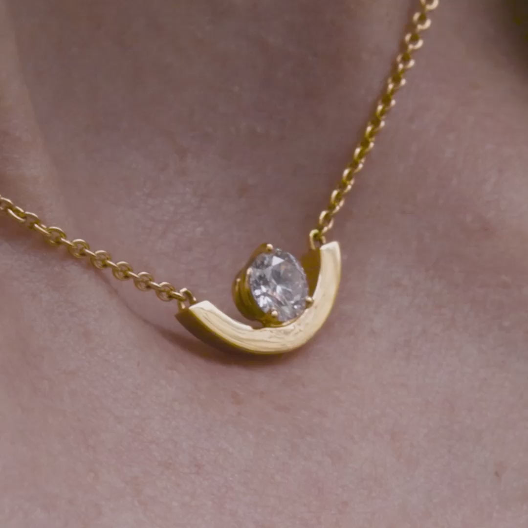 Pendentif Intrépide petit arc 0.5ct - Or blanc 18k - diamant éthique - Loyale Paris